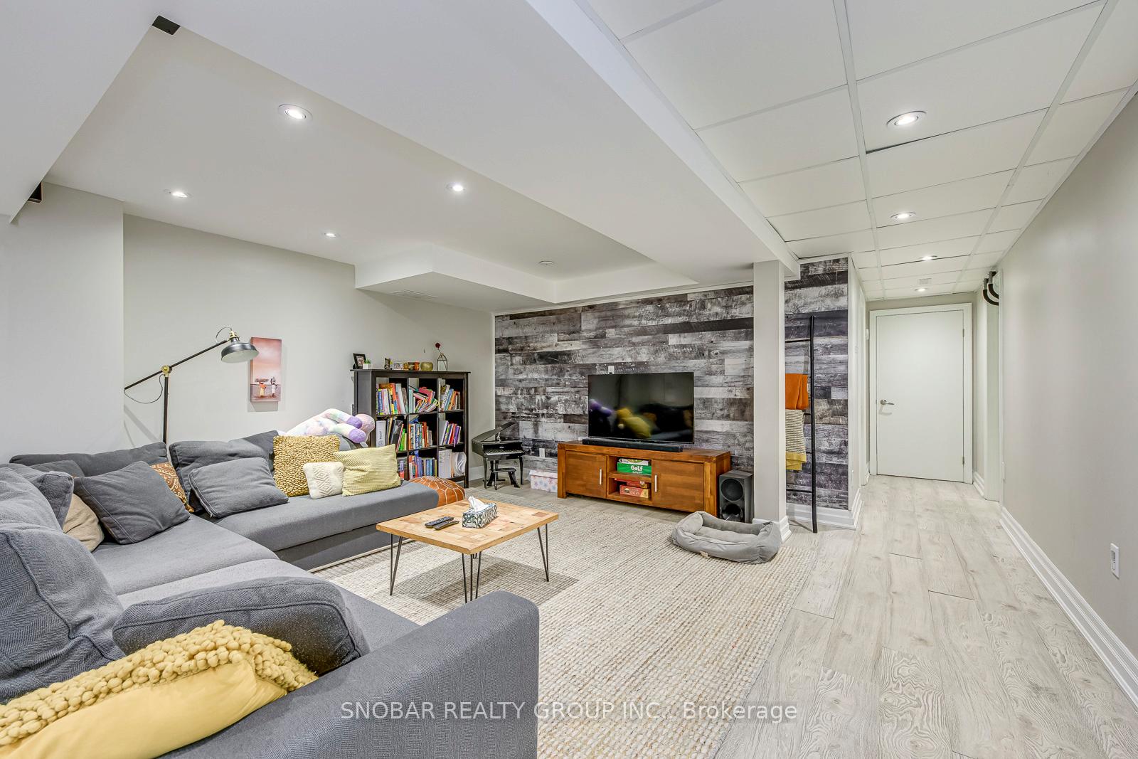 Photo 17 of 52 Decarie Circle, Etobicoke, Eringate-Centennial-West Deane — HOMEH