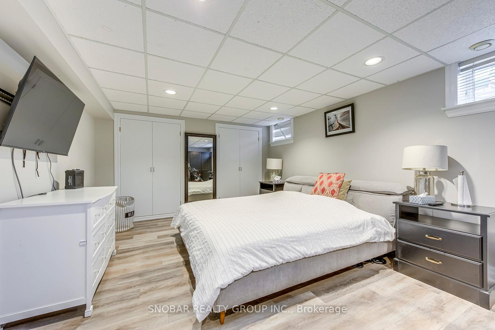 Photo 19 of 52 Decarie Circle, Etobicoke, Eringate-Centennial-West Deane — HOMEH