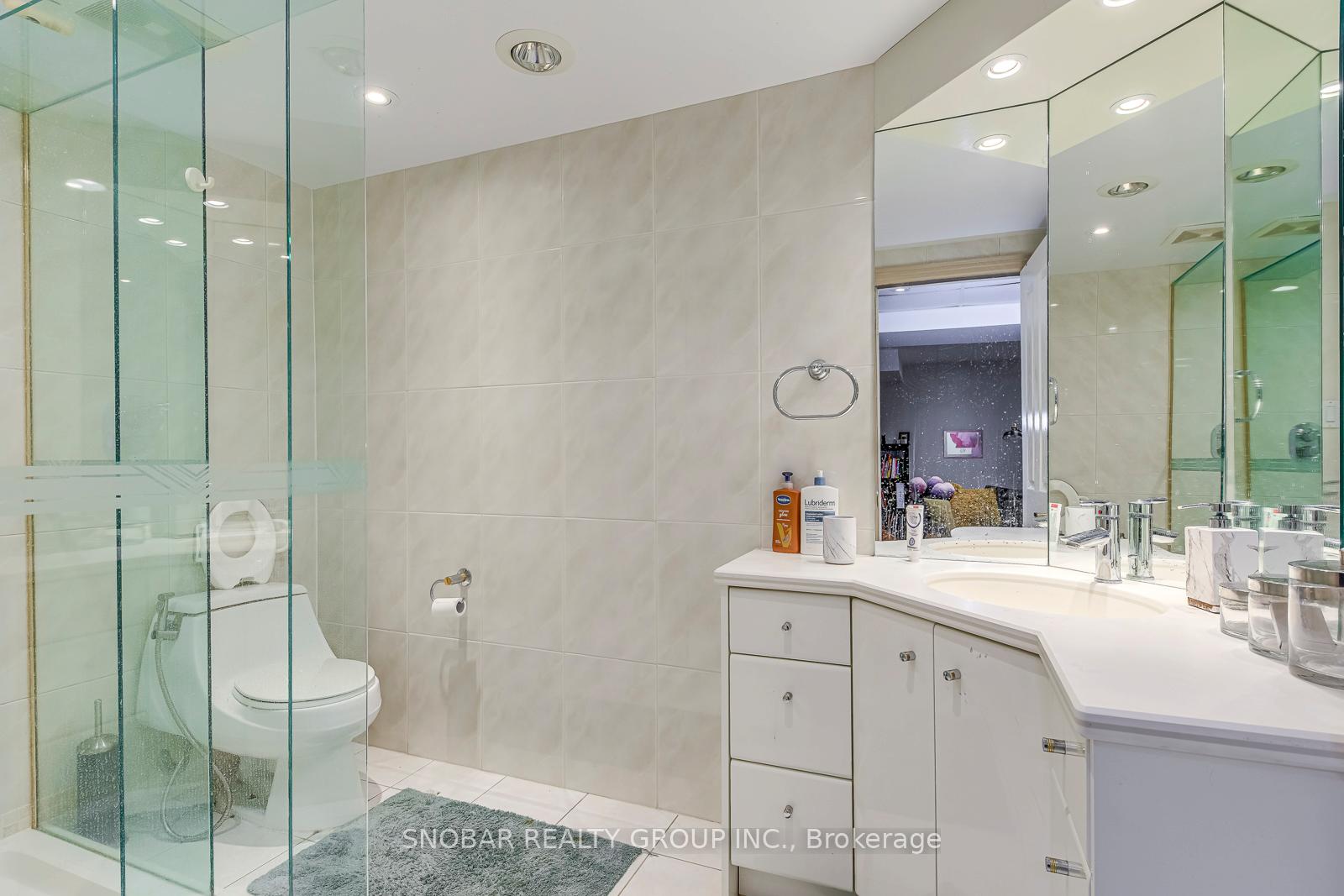 Photo 21 of 52 Decarie Circle, Etobicoke, Eringate-Centennial-West Deane — HOMEH