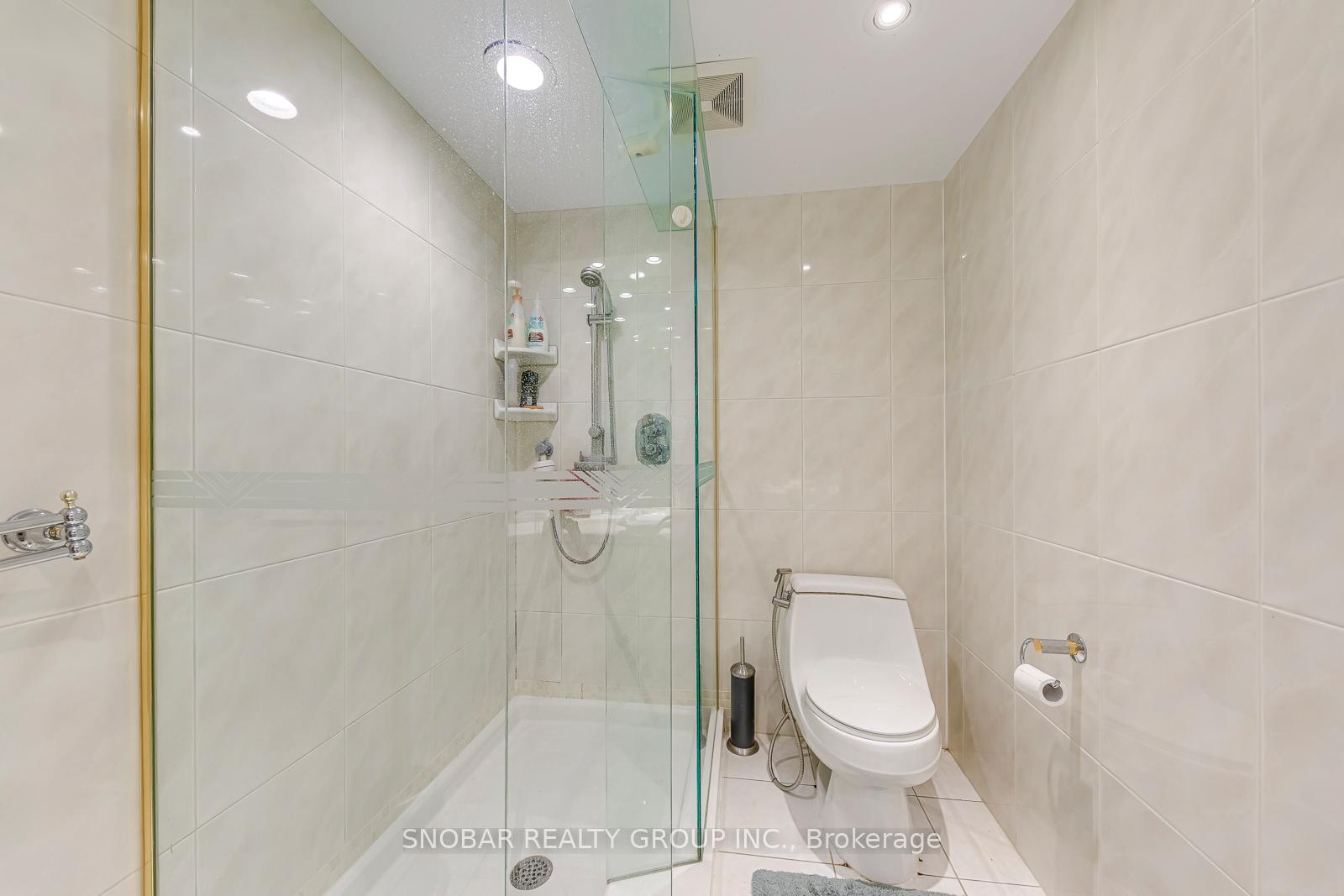 Photo 22 of 52 Decarie Circle, Etobicoke, Eringate-Centennial-West Deane — HOMEH