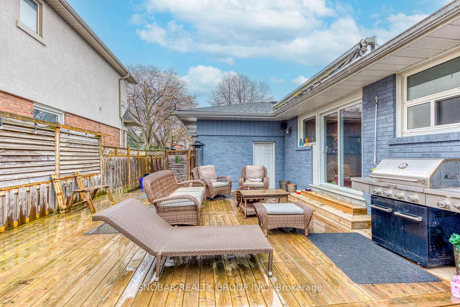 Photo 24 of 52 Decarie Circle, Etobicoke, Eringate-Centennial-West Deane — HOMEH