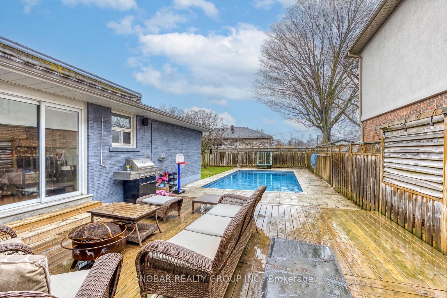 Photo 26 of 52 Decarie Circle, Etobicoke, Eringate-Centennial-West Deane — HOMEH
