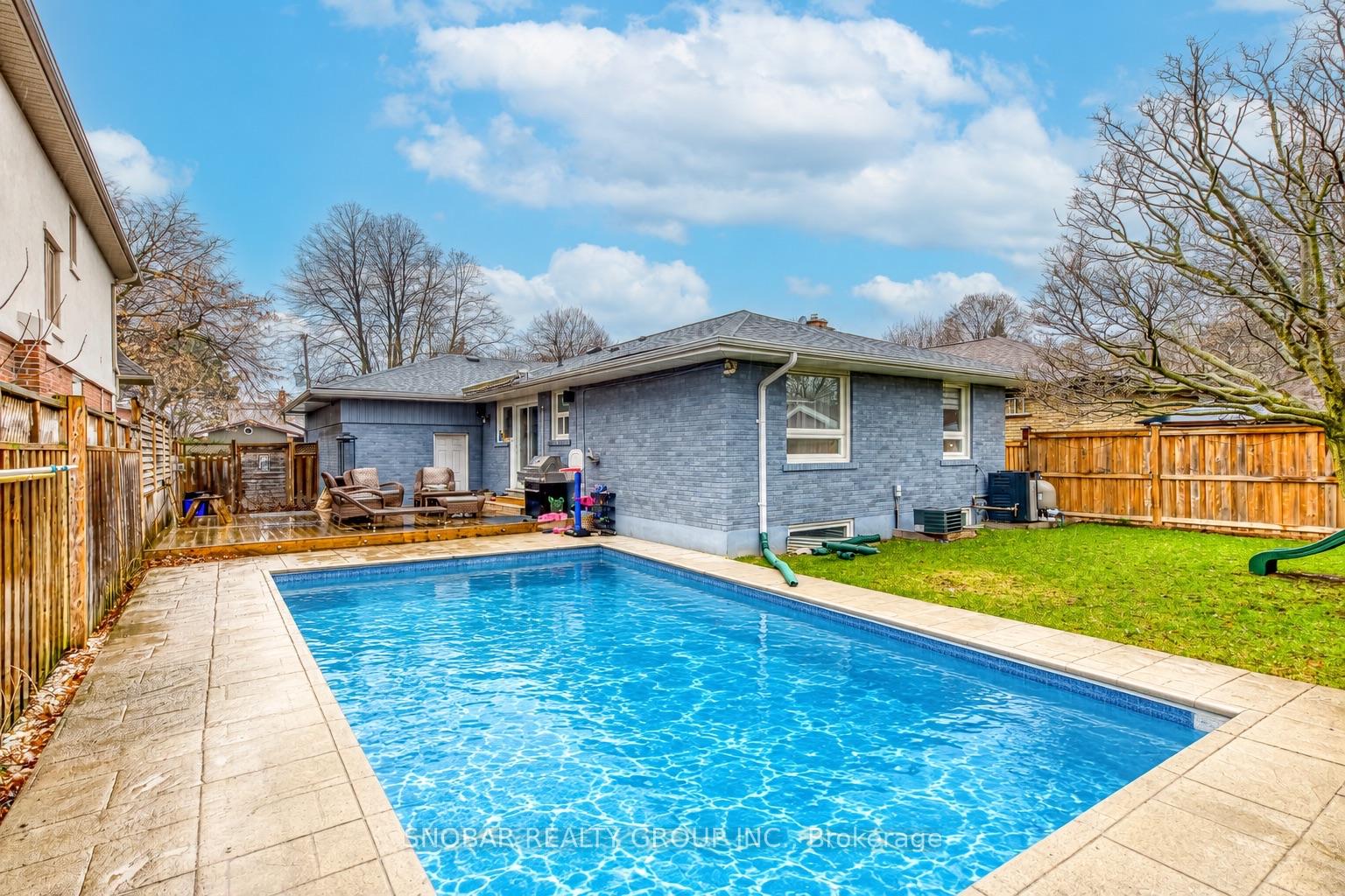 Photo 27 of 52 Decarie Circle, Etobicoke, Eringate-Centennial-West Deane — HOMEH