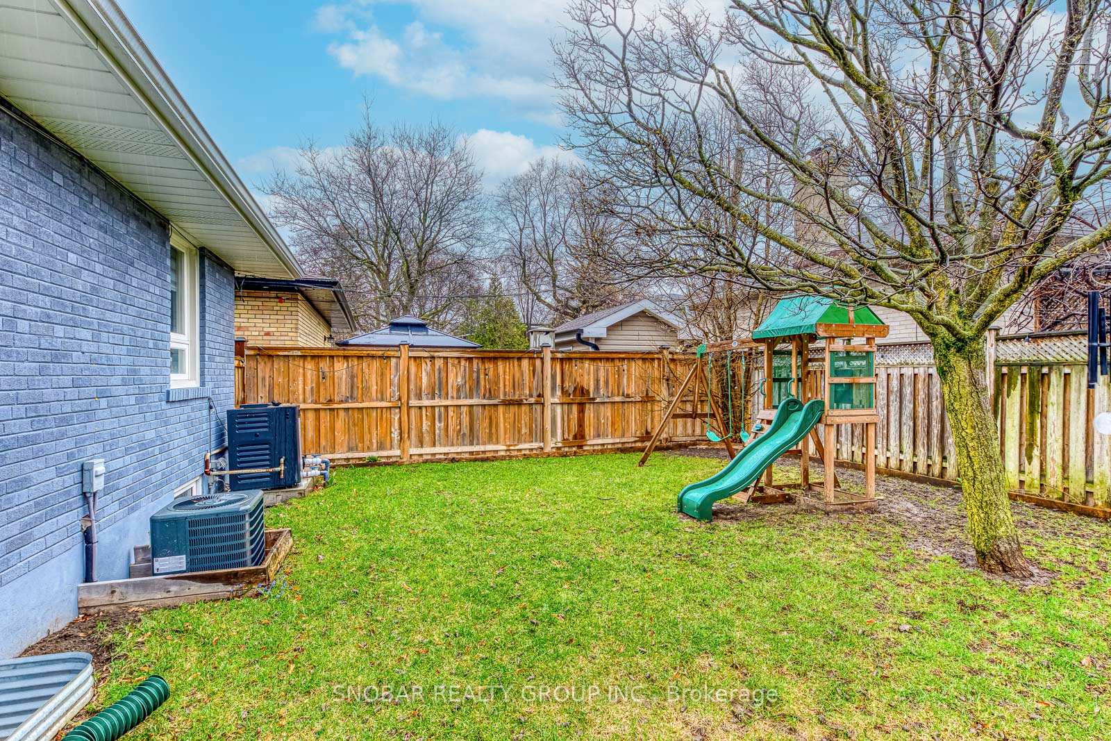 Photo 28 of 52 Decarie Circle, Etobicoke, Eringate-Centennial-West Deane — HOMEH
