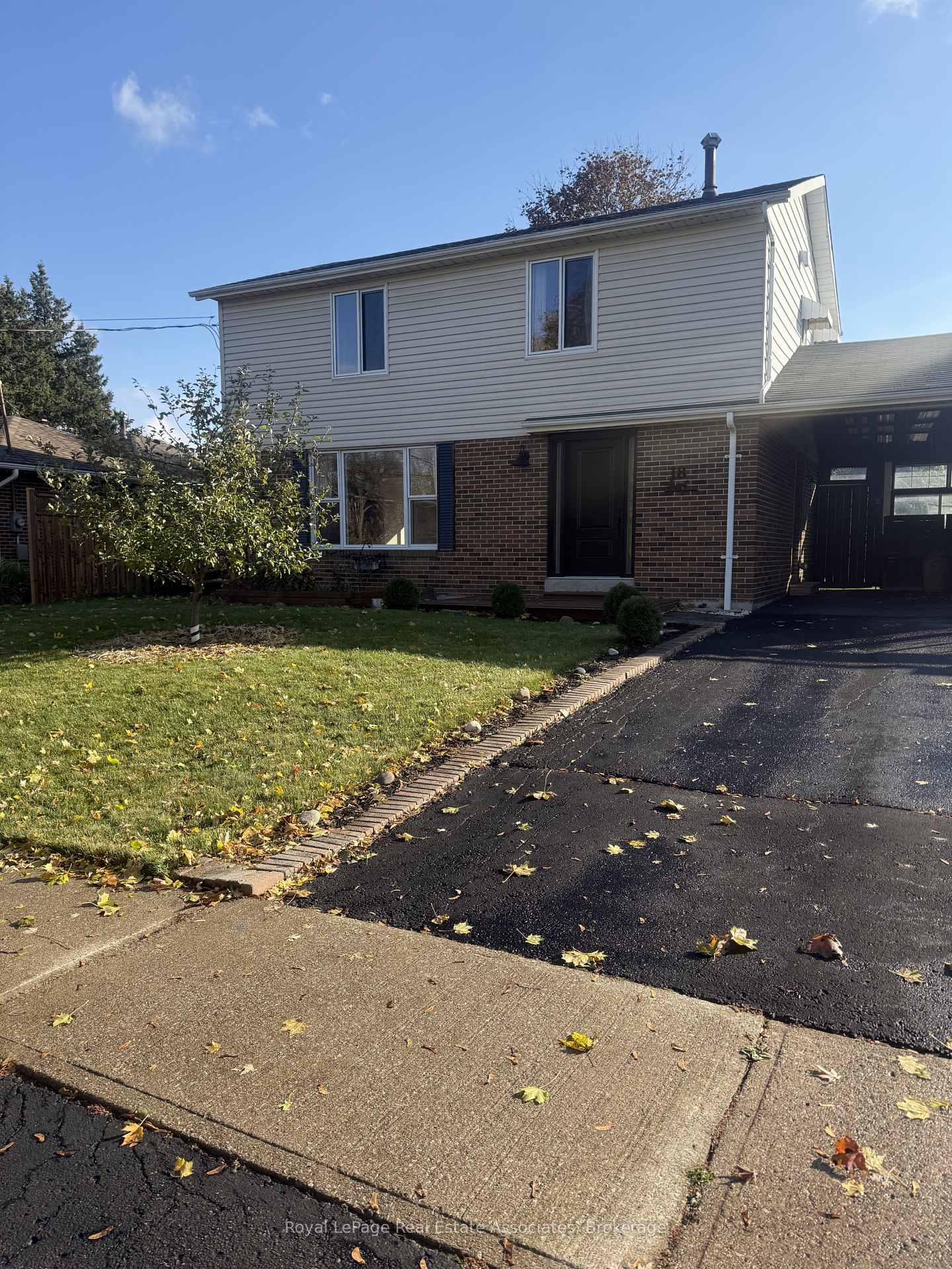 Photo 1 of 18 Fagan Drive, Halton Hills, Georgetown — HOMEH