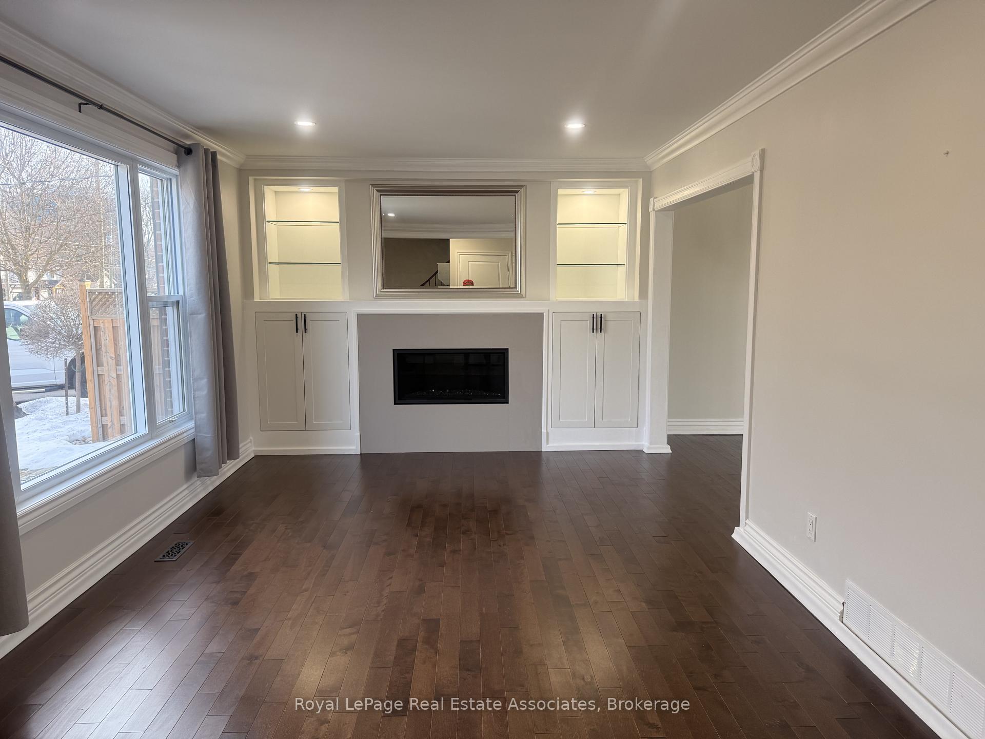 Photo 2 of 18 Fagan Drive, Halton Hills, Georgetown — HOMEH
