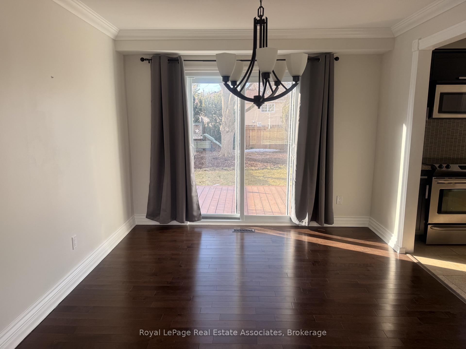 Photo 5 of 18 Fagan Drive, Halton Hills, Georgetown — HOMEH