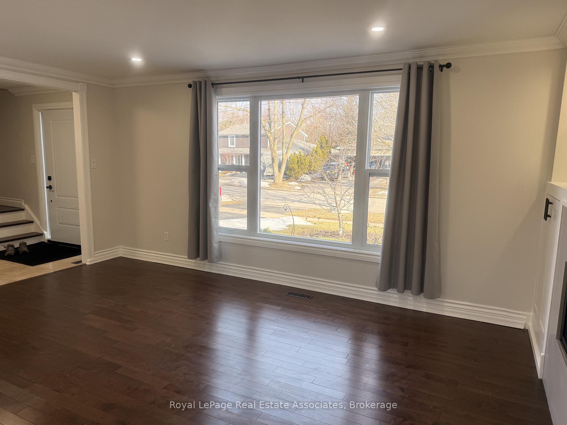 Photo 6 of 18 Fagan Drive, Halton Hills, Georgetown — HOMEH