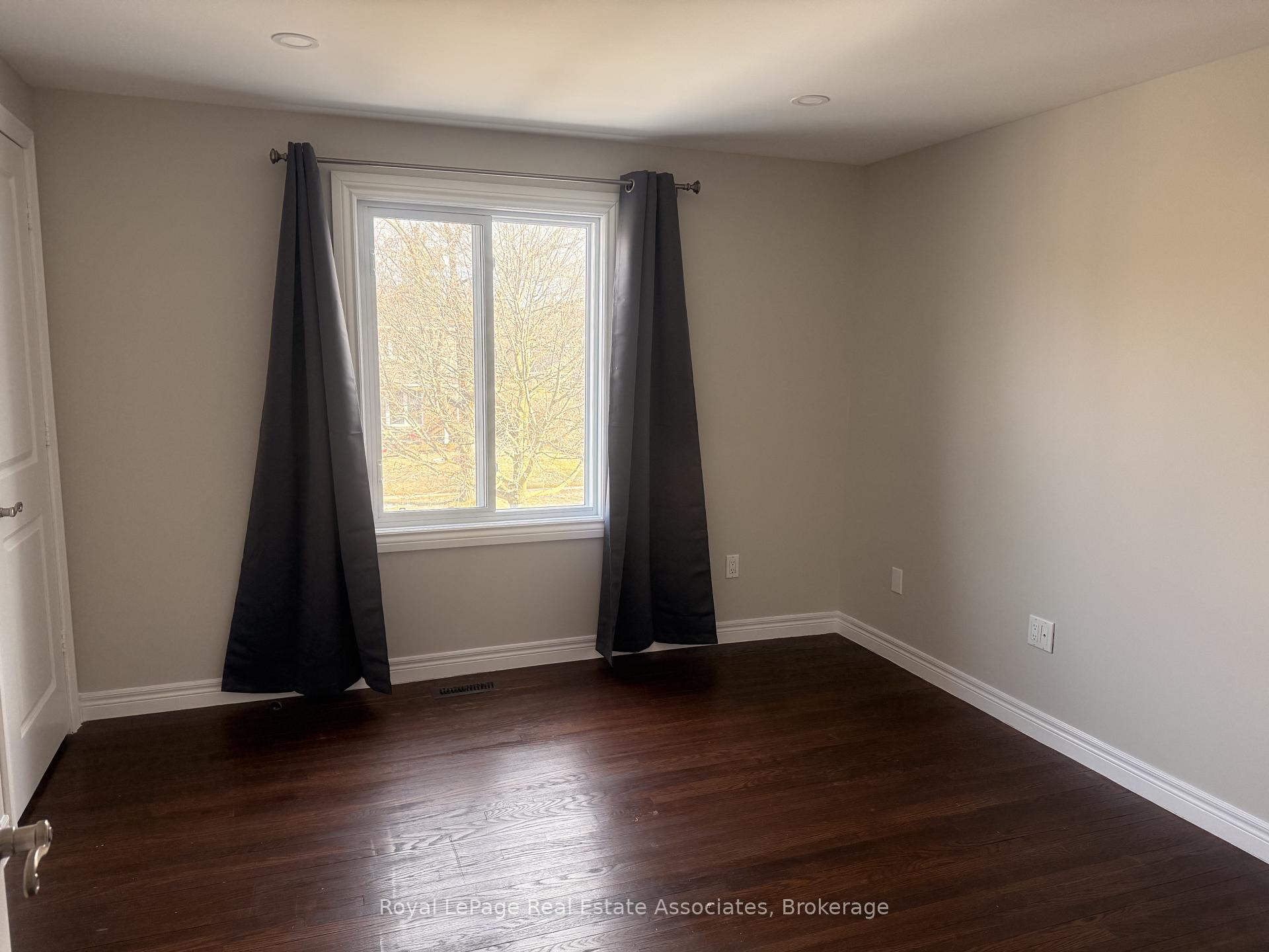 Photo 8 of 18 Fagan Drive, Halton Hills, Georgetown — HOMEH