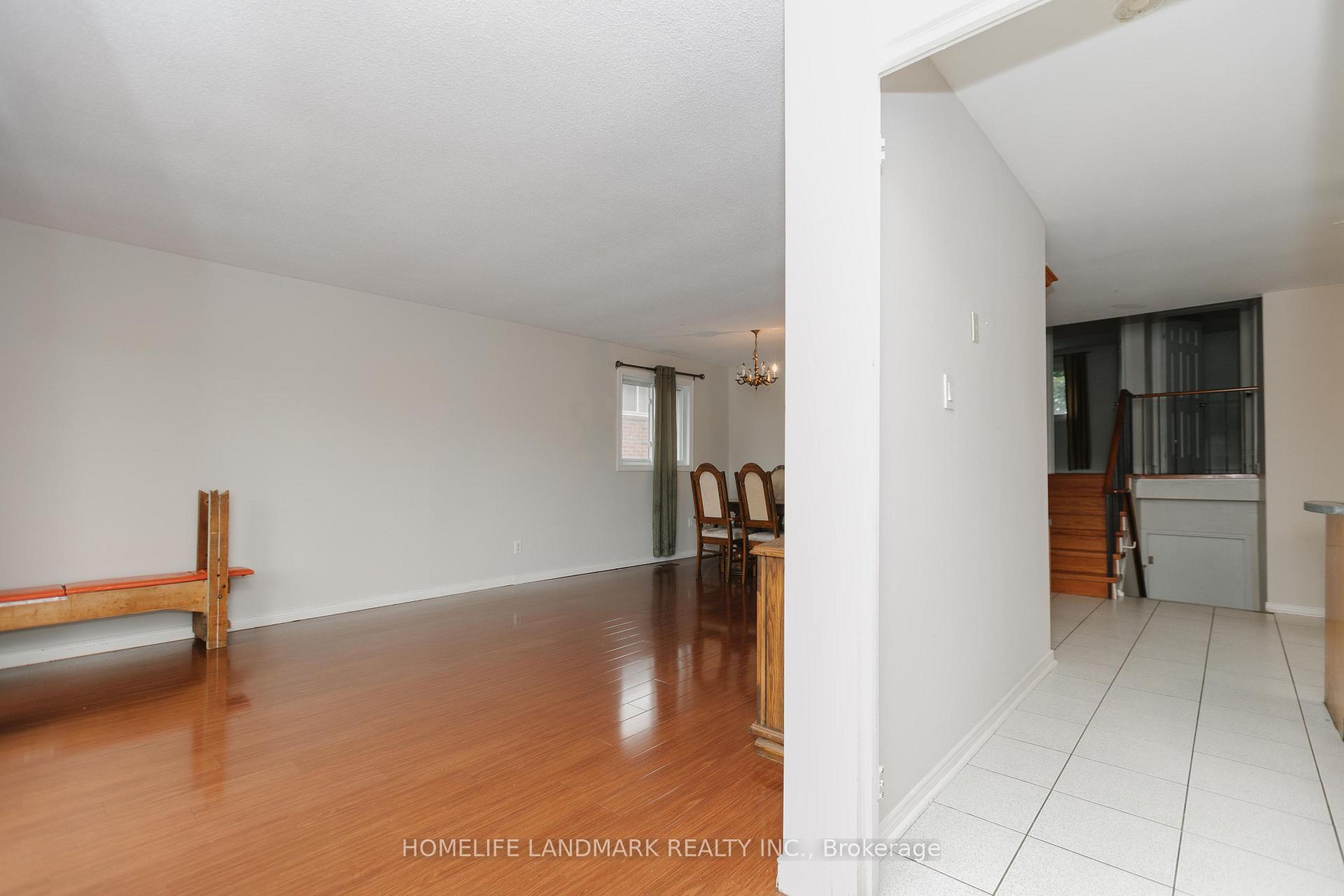 Photo 2 of 22 Blenheim Drive, Brampton, Heart Lake East — HOMEH