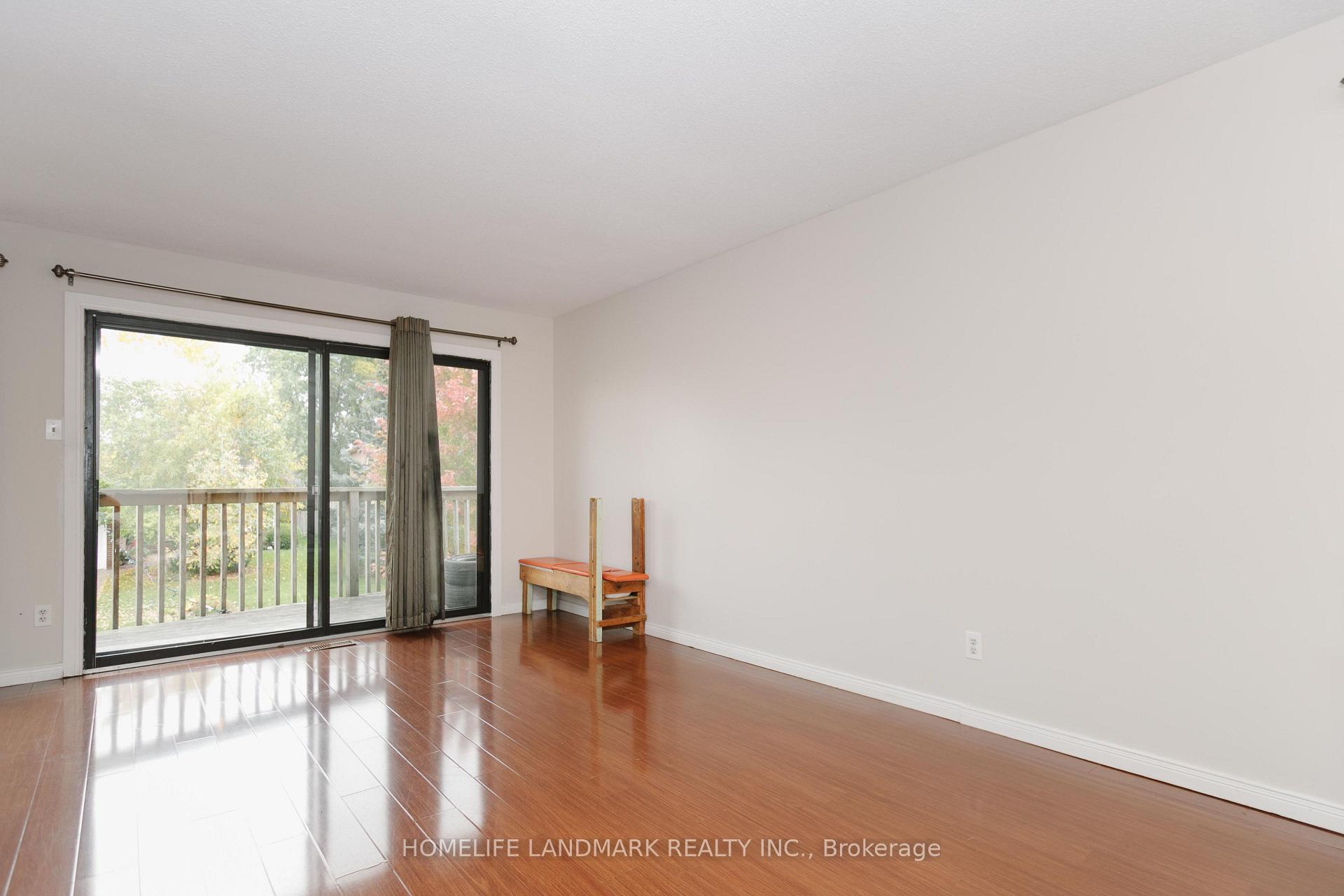 Photo 5 of 22 Blenheim Drive, Brampton, Heart Lake East — HOMEH