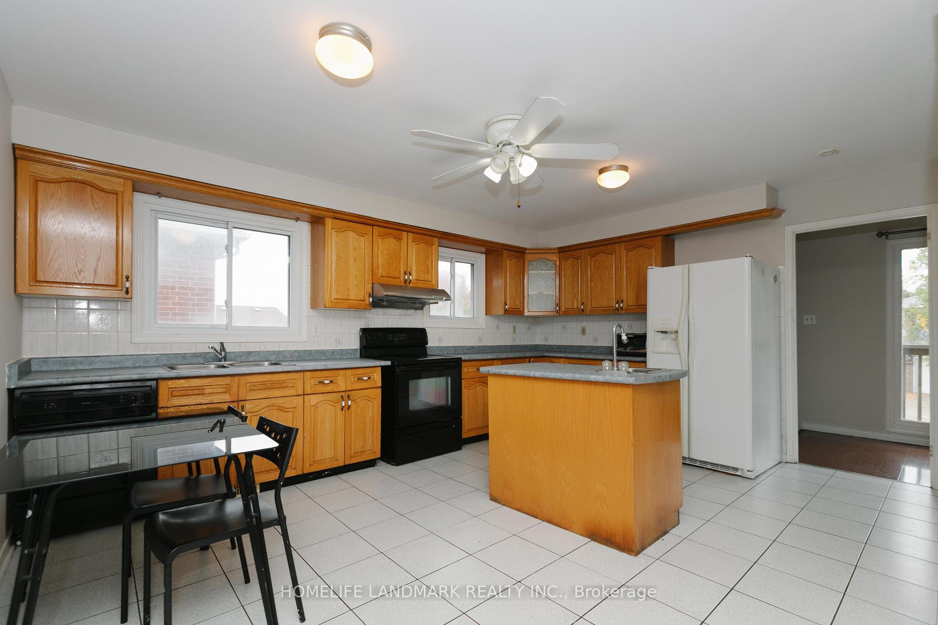 Photo 7 of 22 Blenheim Drive, Brampton, Heart Lake East — HOMEH