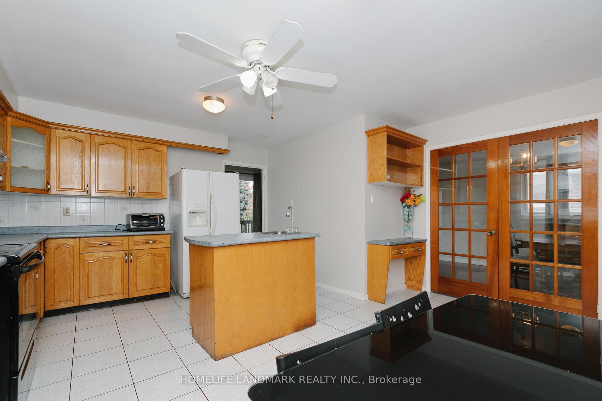 Photo 8 of 22 Blenheim Drive, Brampton, Heart Lake East — HOMEH