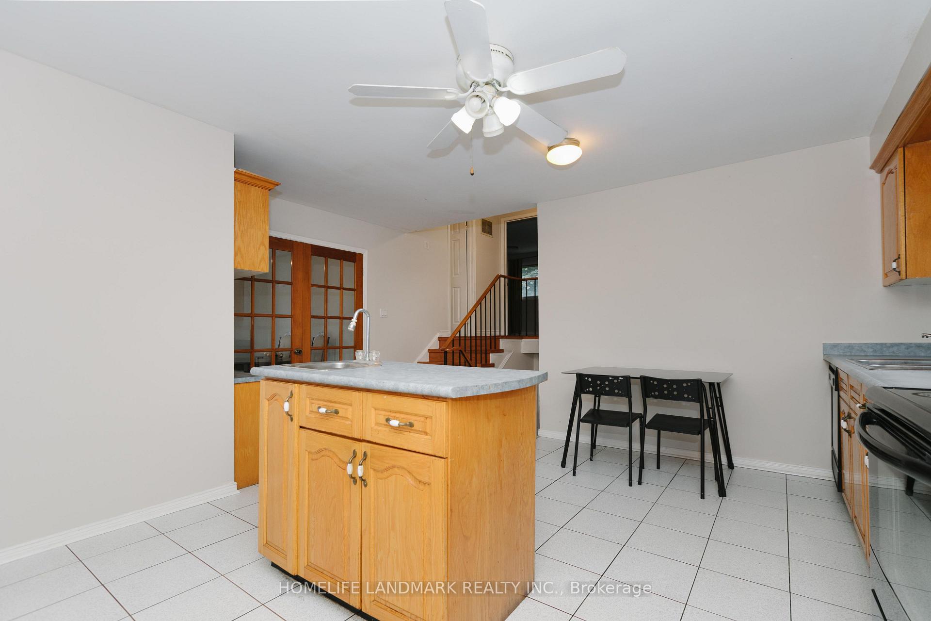 Photo 9 of 22 Blenheim Drive, Brampton, Heart Lake East — HOMEH