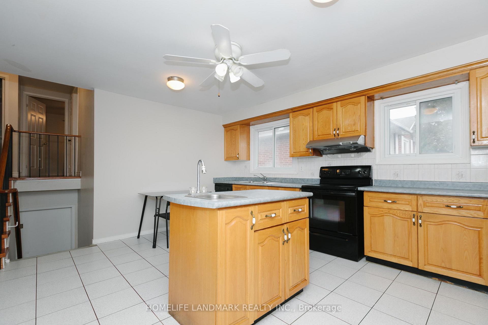 Photo 10 of 22 Blenheim Drive, Brampton, Heart Lake East — HOMEH