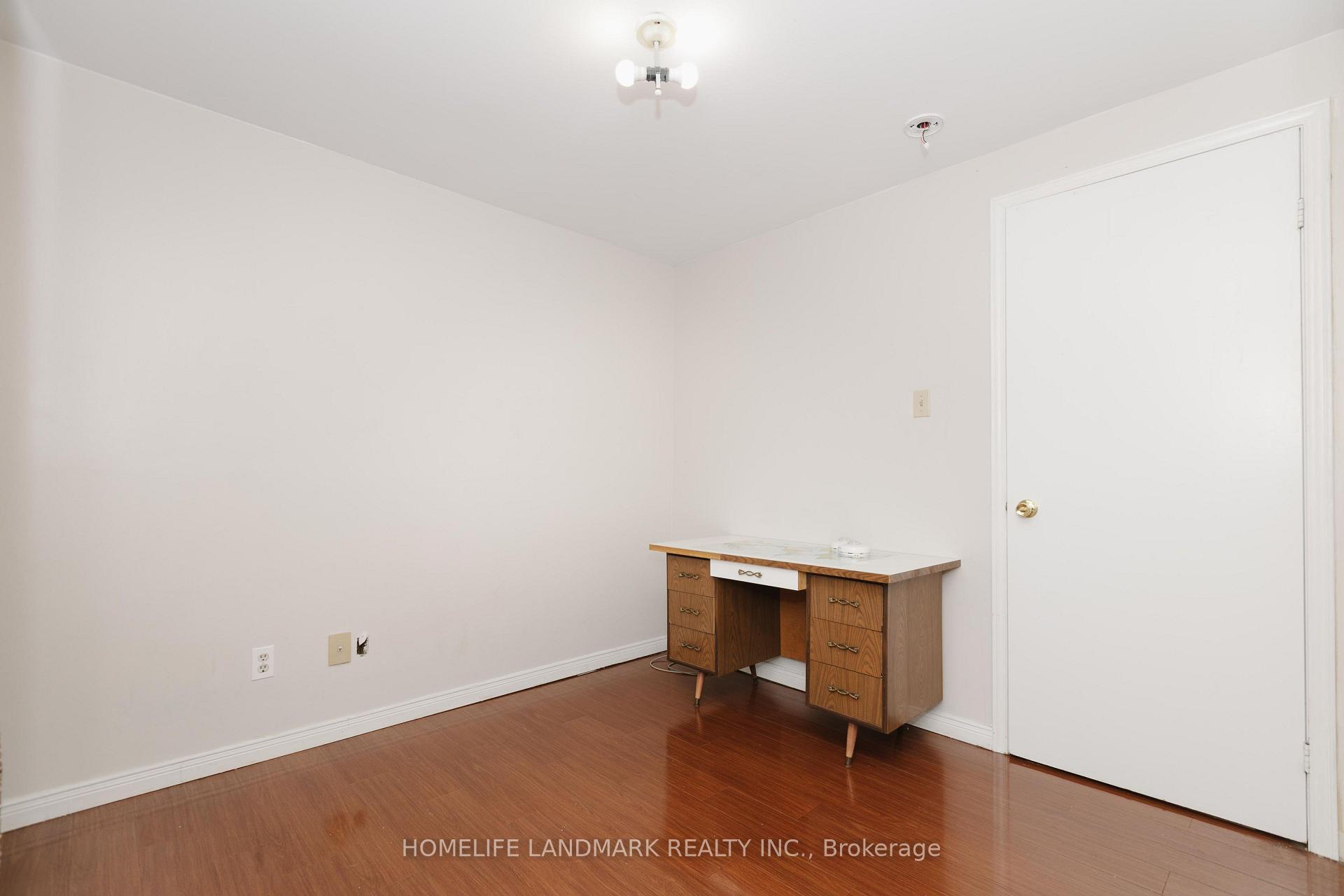 Photo 16 of 22 Blenheim Drive, Brampton, Heart Lake East — HOMEH