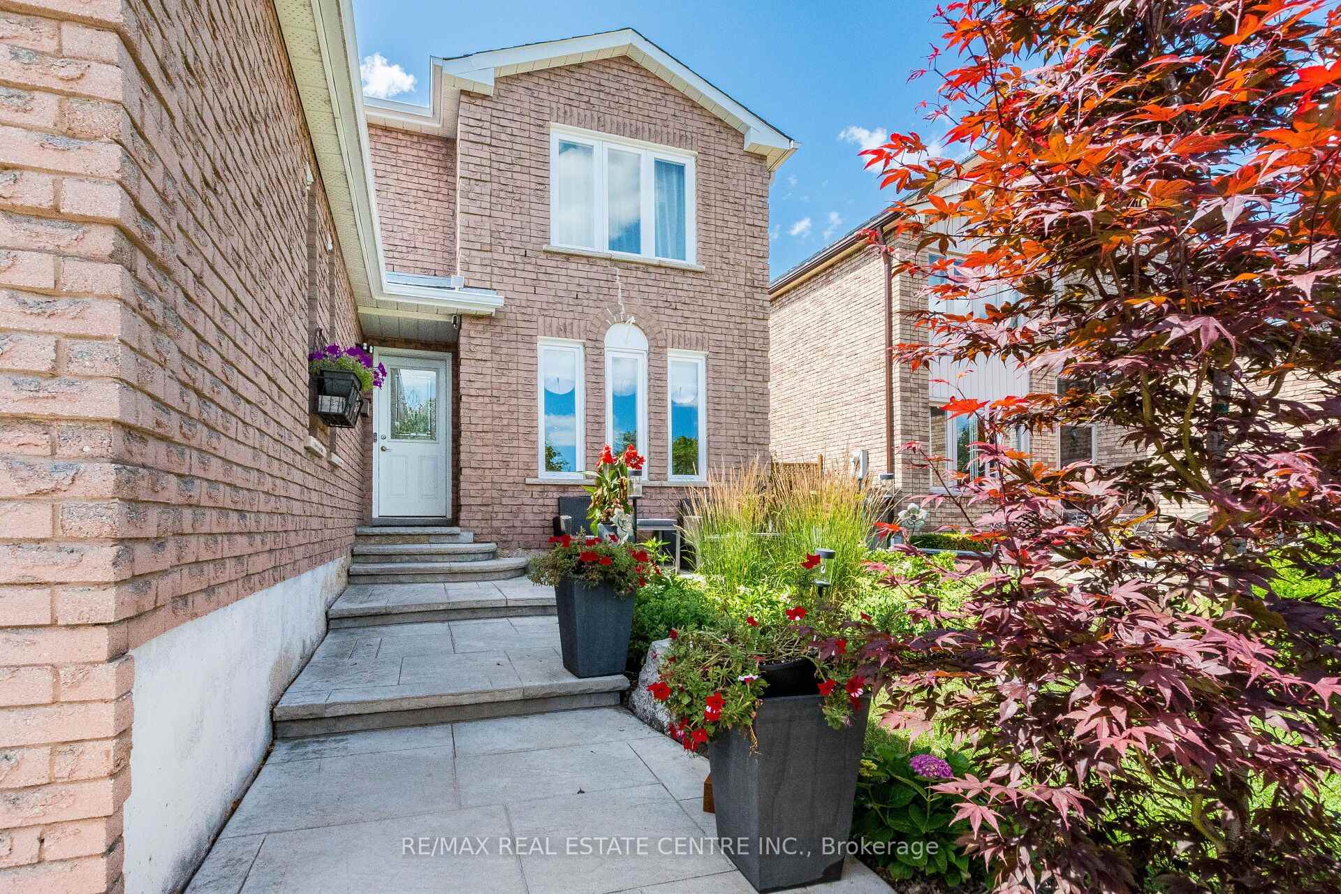 Photo 2 of 1571 Meadowfield Crescent, Mississauga, East Credit — HOMEH