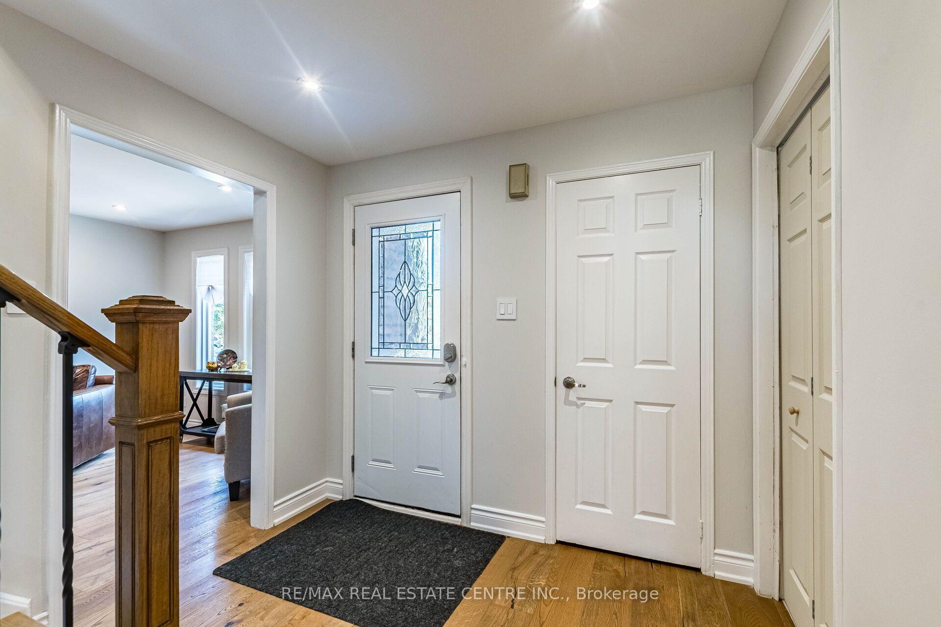 Photo 3 of 1571 Meadowfield Crescent, Mississauga, East Credit — HOMEH