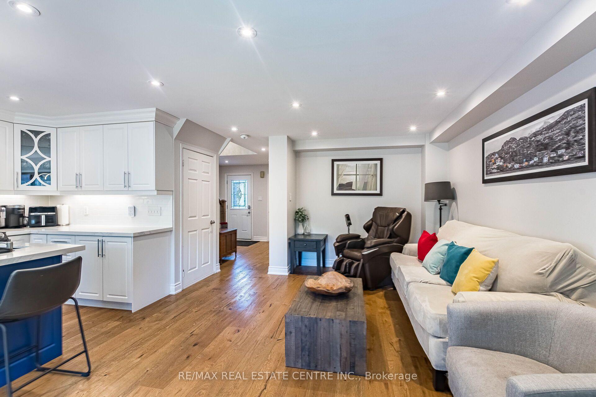 Photo 9 of 1571 Meadowfield Crescent, Mississauga, East Credit — HOMEH