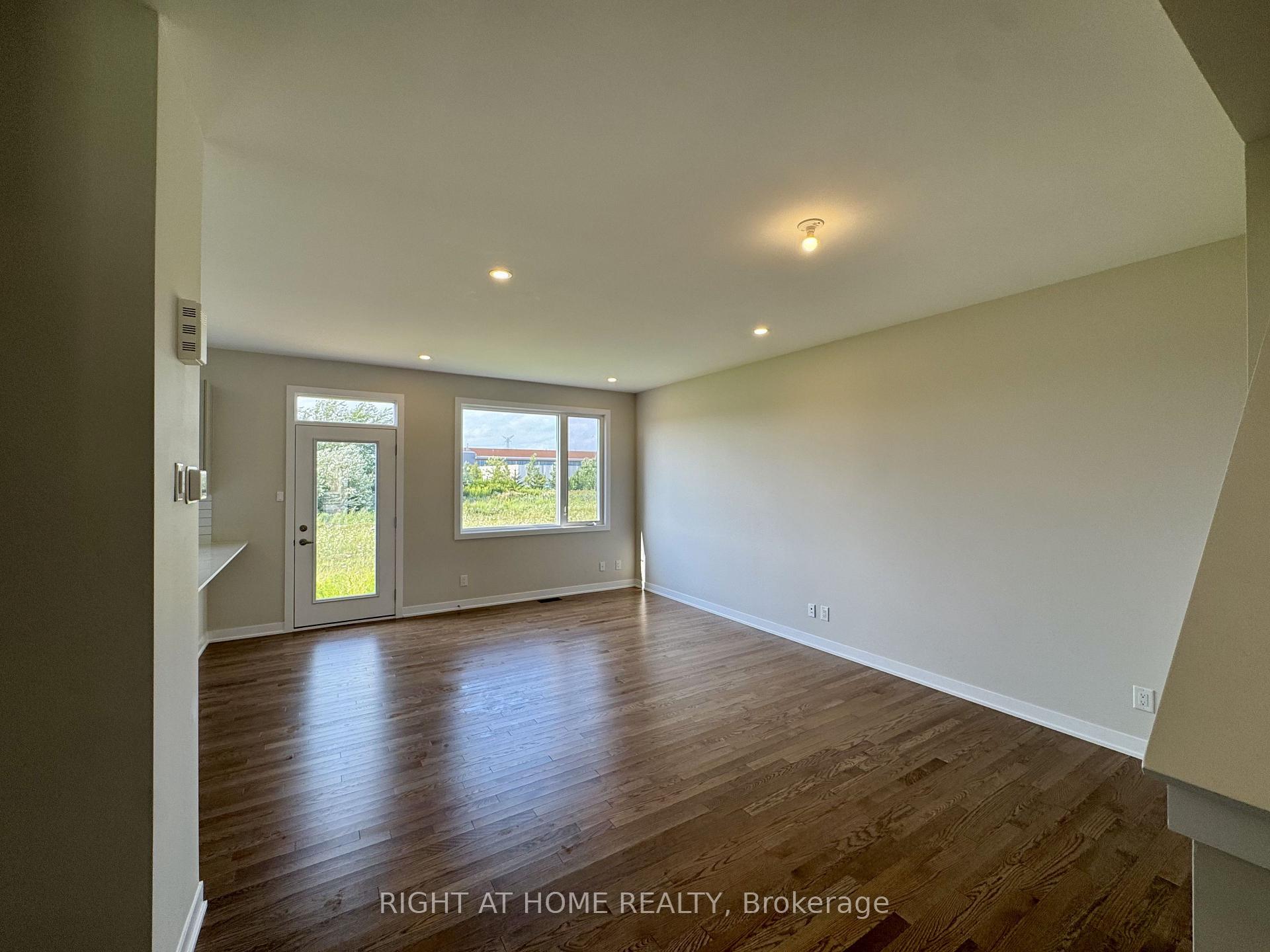 Photo 6 of 103 Ryan Reynolds Way, Ottawa, Avalon West — HOMEH