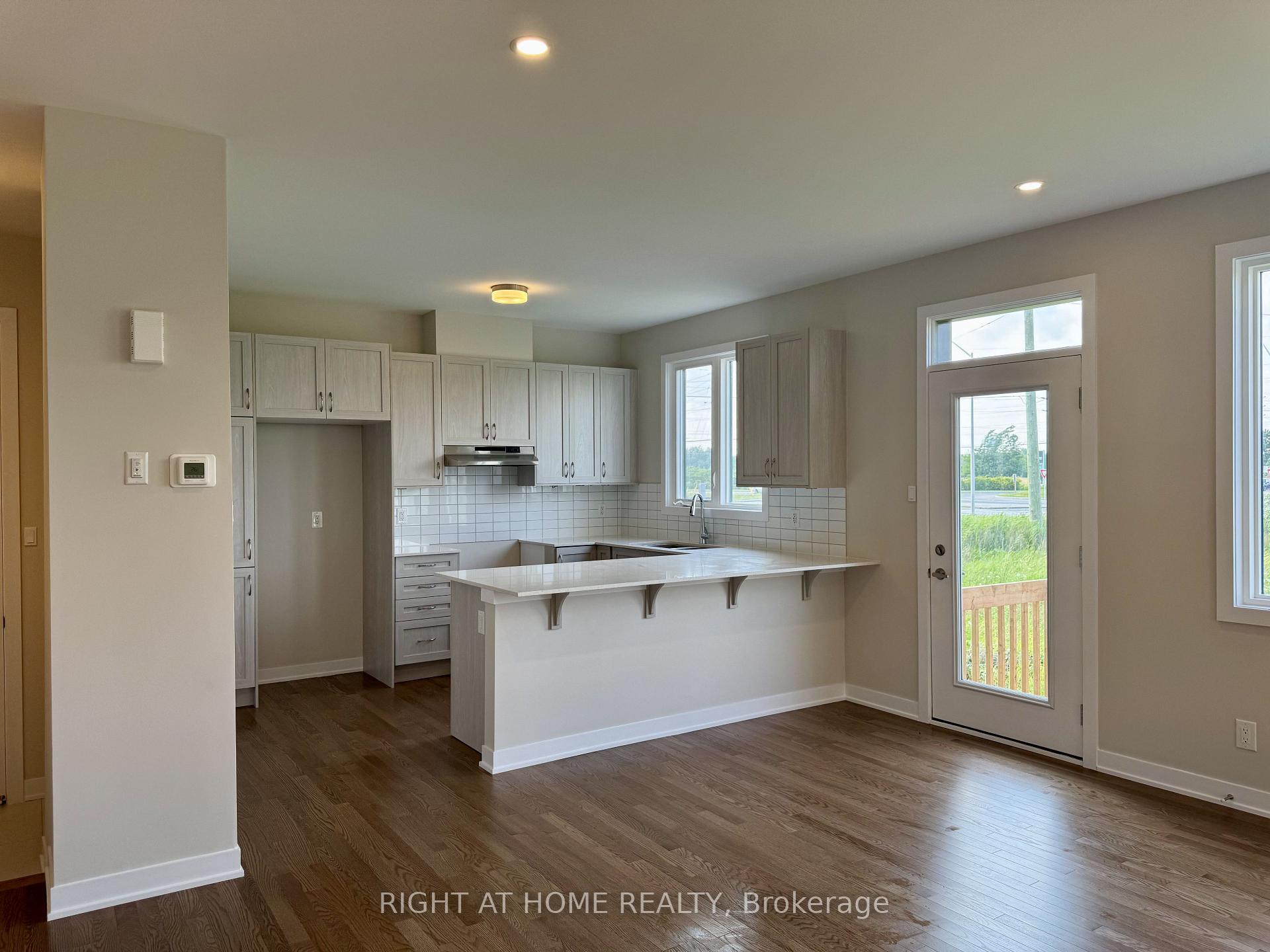 Photo 7 of 103 Ryan Reynolds Way, Ottawa, Avalon West — HOMEH