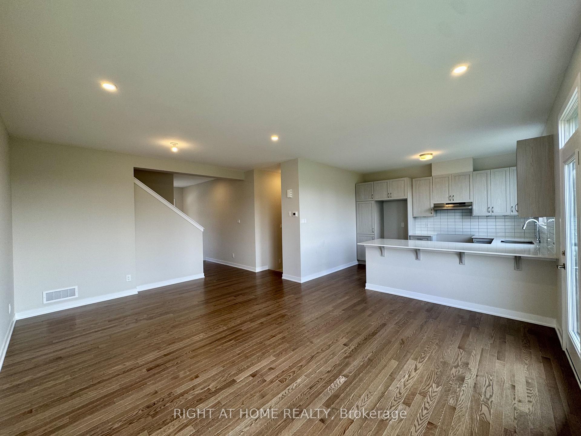 Photo 8 of 103 Ryan Reynolds Way, Ottawa, Avalon West — HOMEH