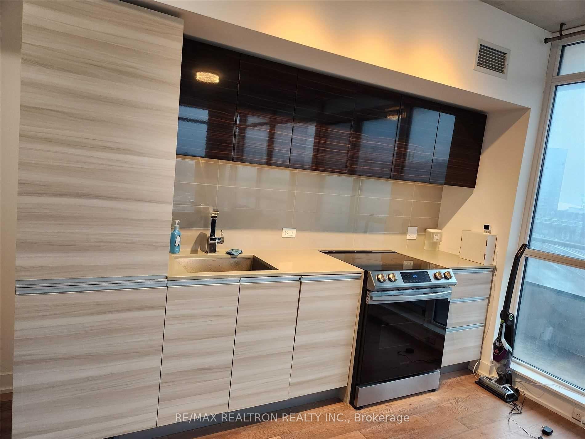 Photo 5 of Unit 607, 20 Minowan Miikan Lane, Toronto, Little Portugal — HOMEH