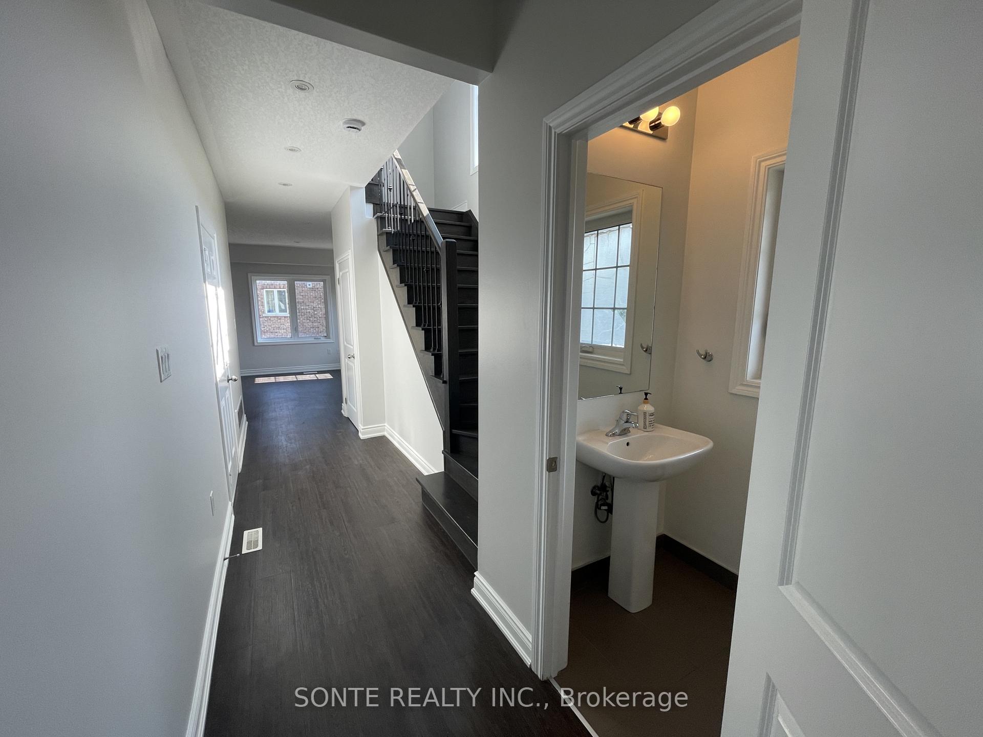Photo 4 of Unit Unit 22, 40 Megan Crescent, Barrie, Holly — HOMEH
