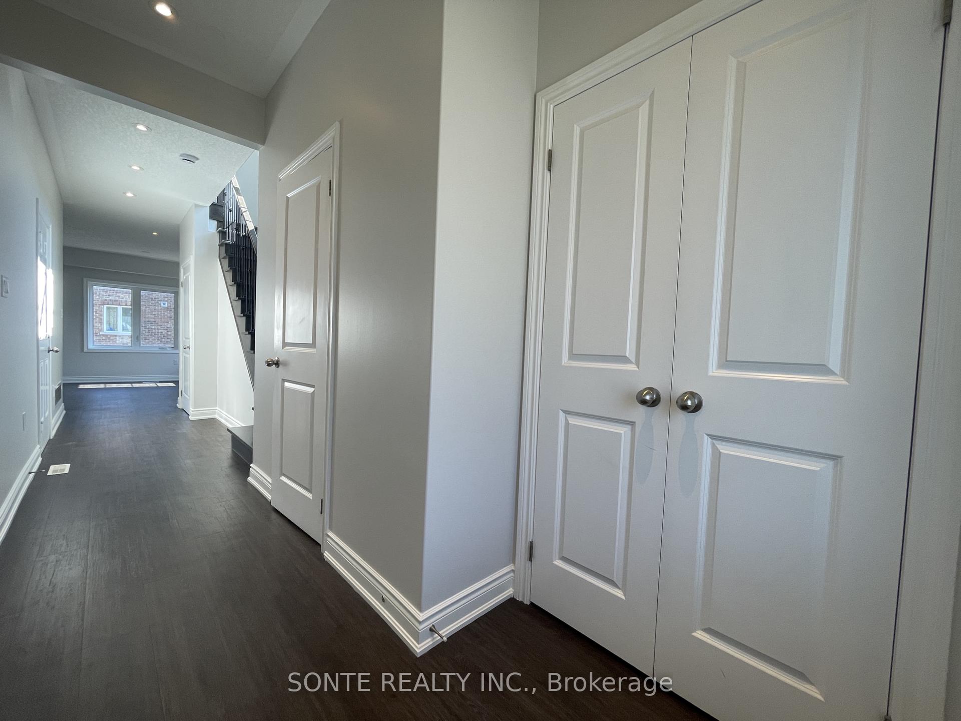 Photo 3 of Unit Unit 22, 40 Megan Crescent, Barrie, Holly — HOMEH