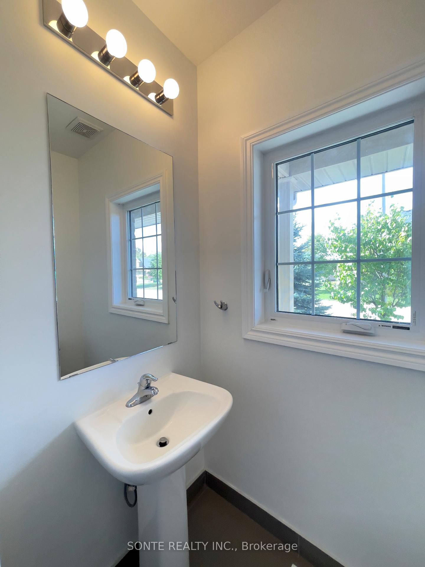Photo 5 of Unit Unit 22, 40 Megan Crescent, Barrie, Holly — HOMEH