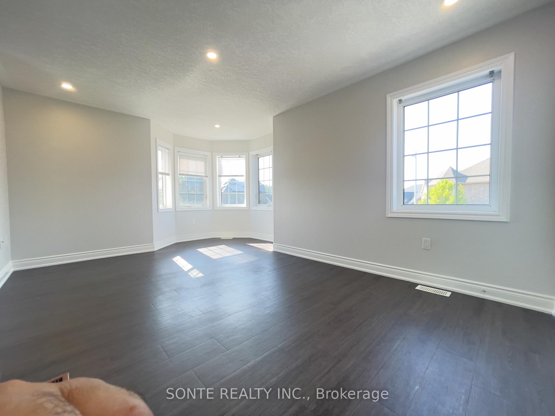 Photo 13 of Unit Unit 22, 40 Megan Crescent, Barrie, Holly — HOMEH
