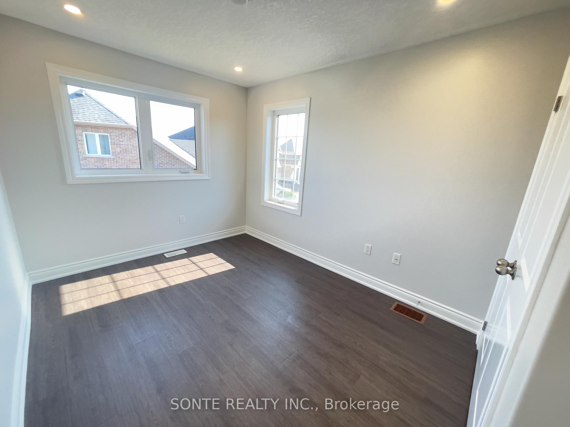 Photo 21 of Unit Unit 22, 40 Megan Crescent, Barrie, Holly — HOMEH