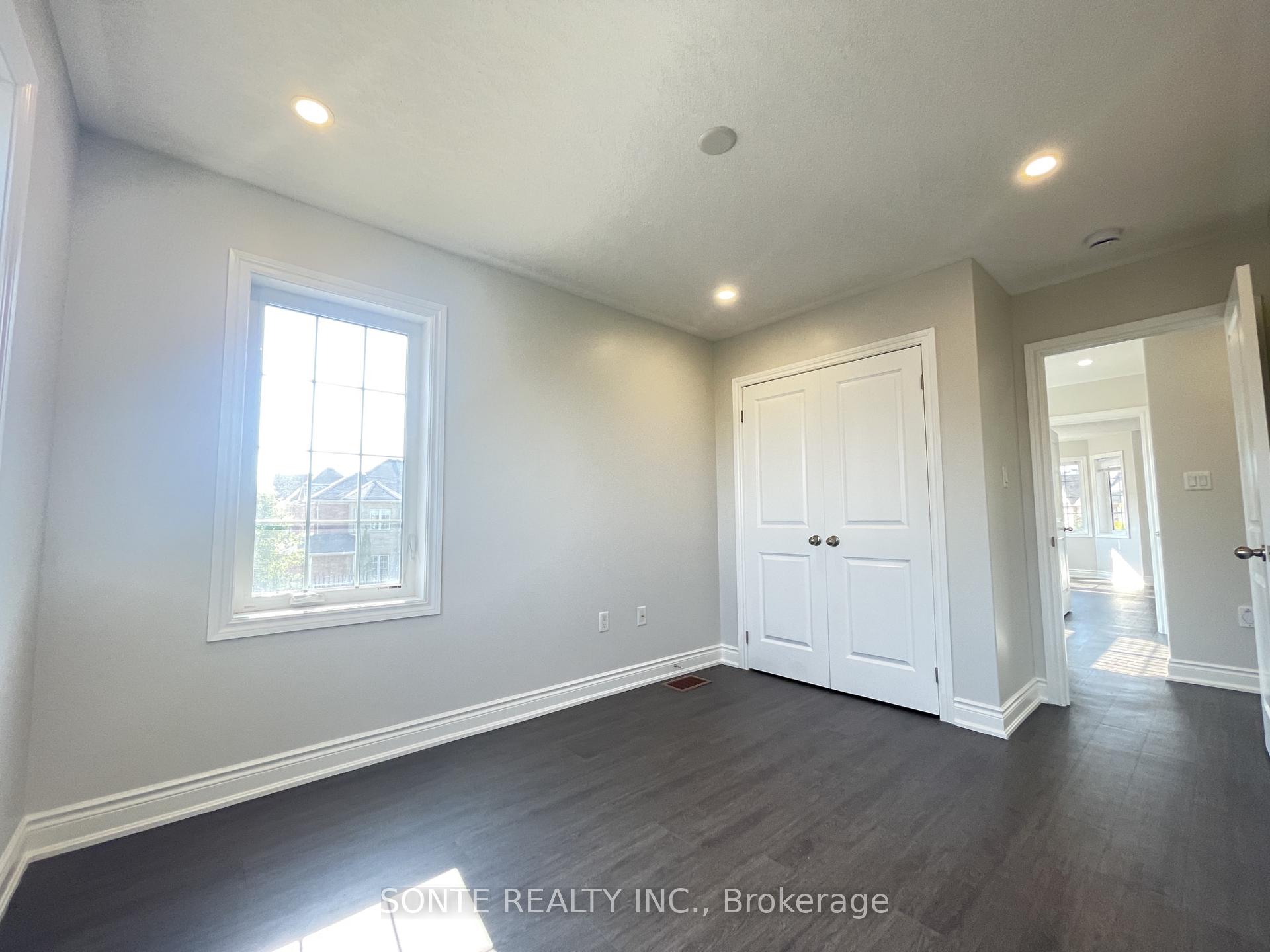Photo 22 of Unit Unit 22, 40 Megan Crescent, Barrie, Holly — HOMEH
