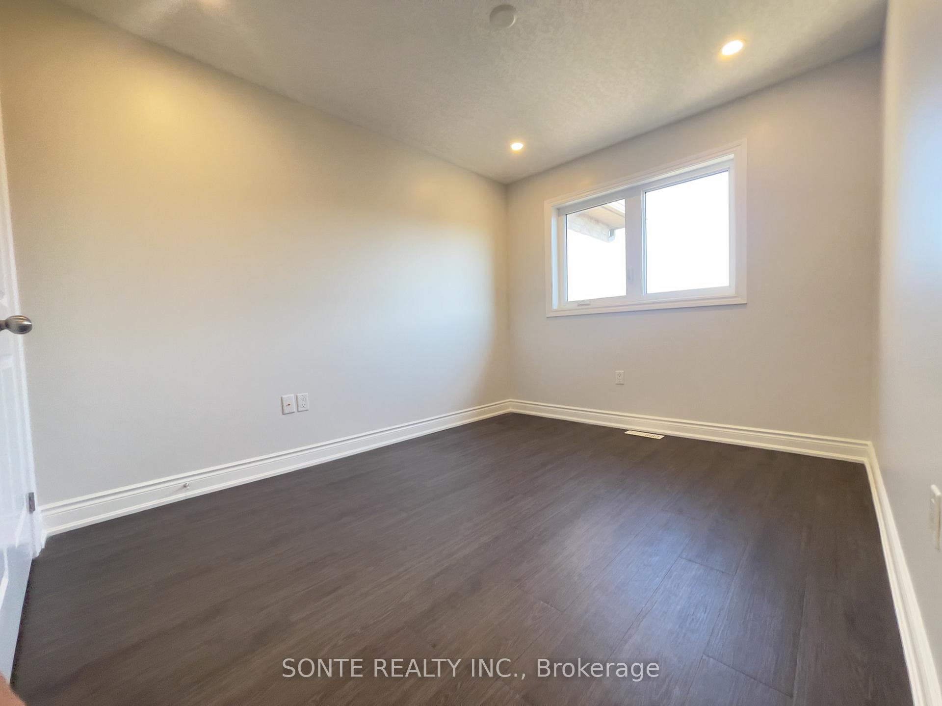 Photo 23 of Unit Unit 22, 40 Megan Crescent, Barrie, Holly — HOMEH