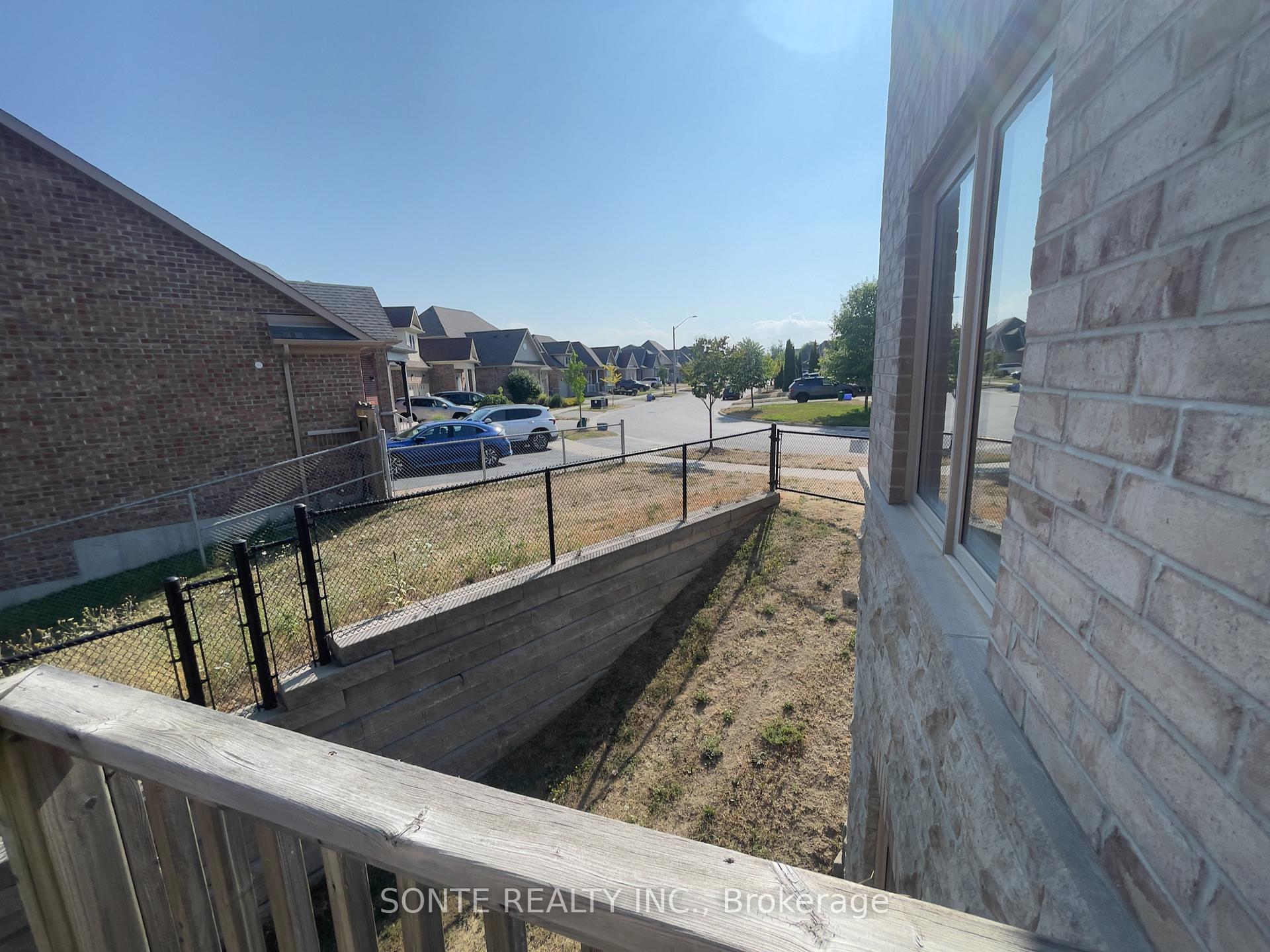 Photo 24 of Unit Unit 22, 40 Megan Crescent, Barrie, Holly — HOMEH