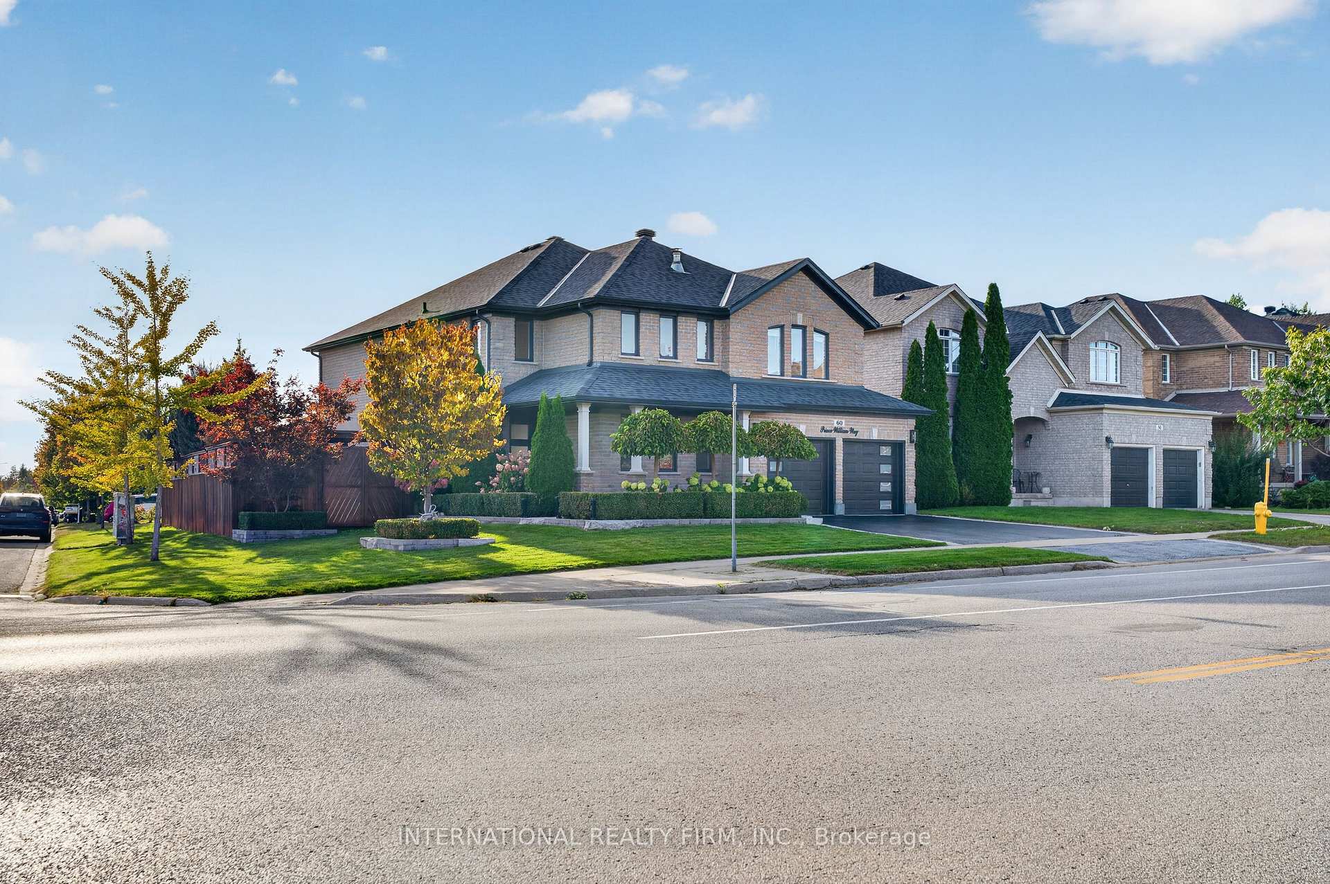 Photo 2 of 60 Prince William Way W, Barrie, Innis-Shore — HOMEH