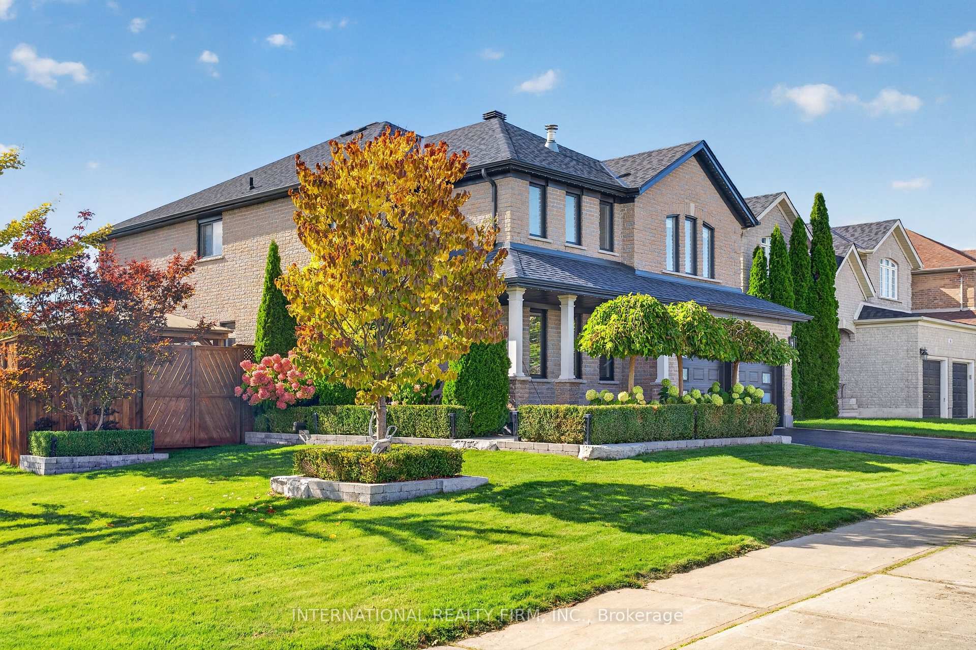 Photo 3 of 60 Prince William Way W, Barrie, Innis-Shore — HOMEH