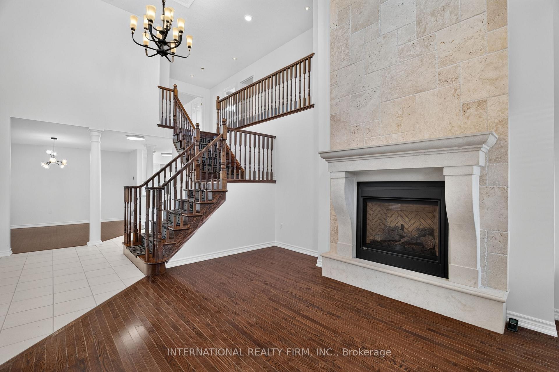 Photo 7 of 60 Prince William Way W, Barrie, Innis-Shore — HOMEH