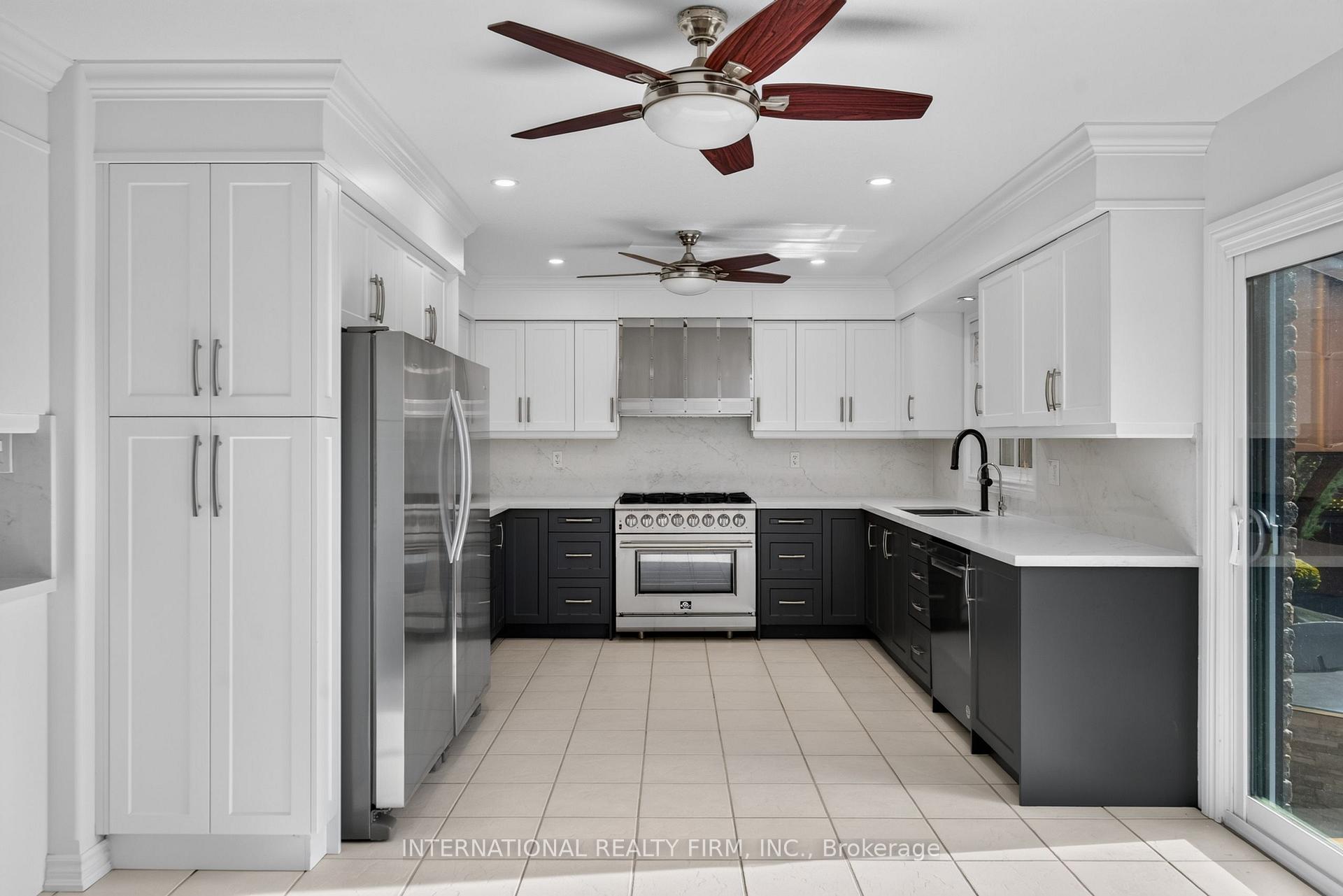 Photo 13 of 60 Prince William Way W, Barrie, Innis-Shore — HOMEH
