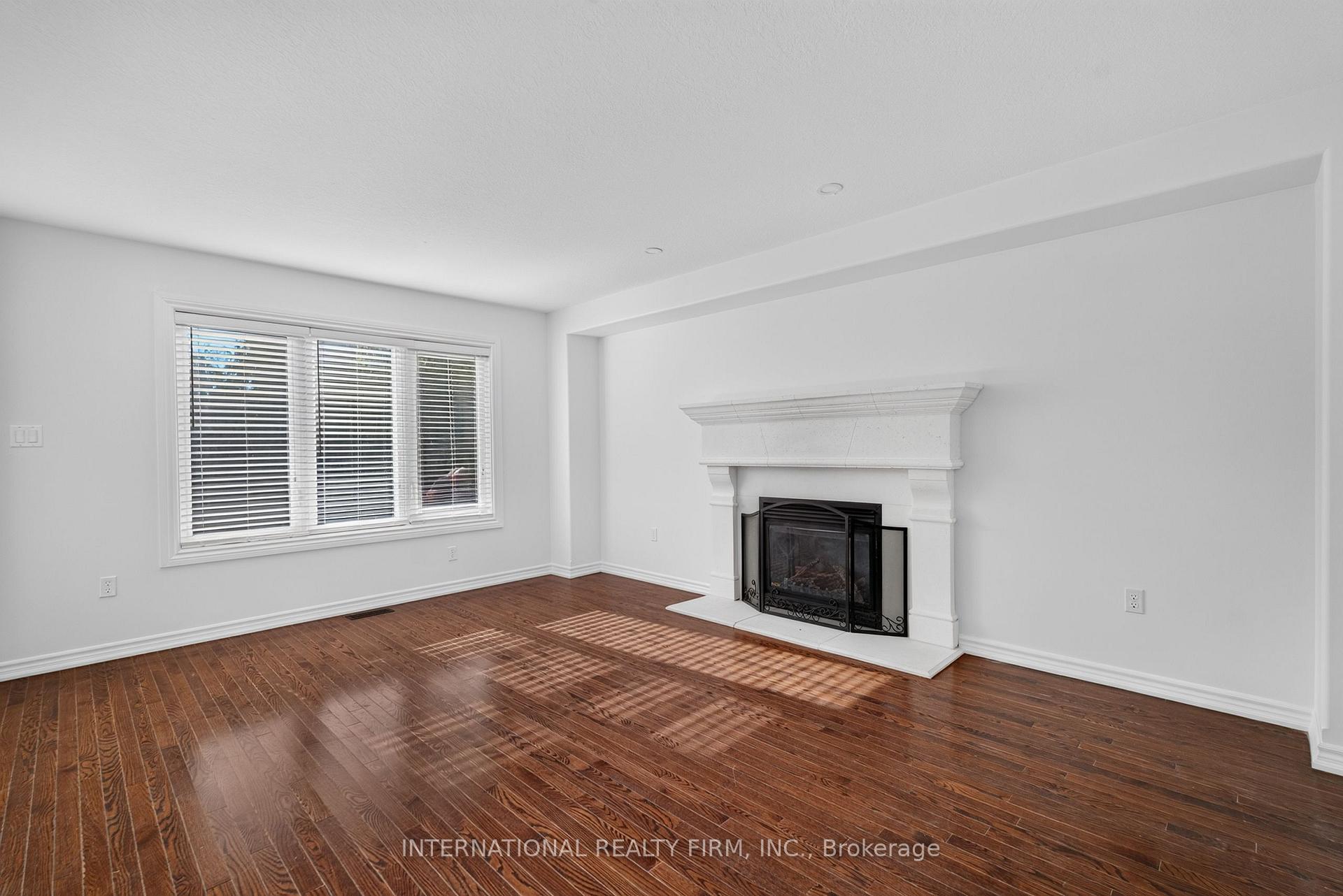 Photo 17 of 60 Prince William Way W, Barrie, Innis-Shore — HOMEH