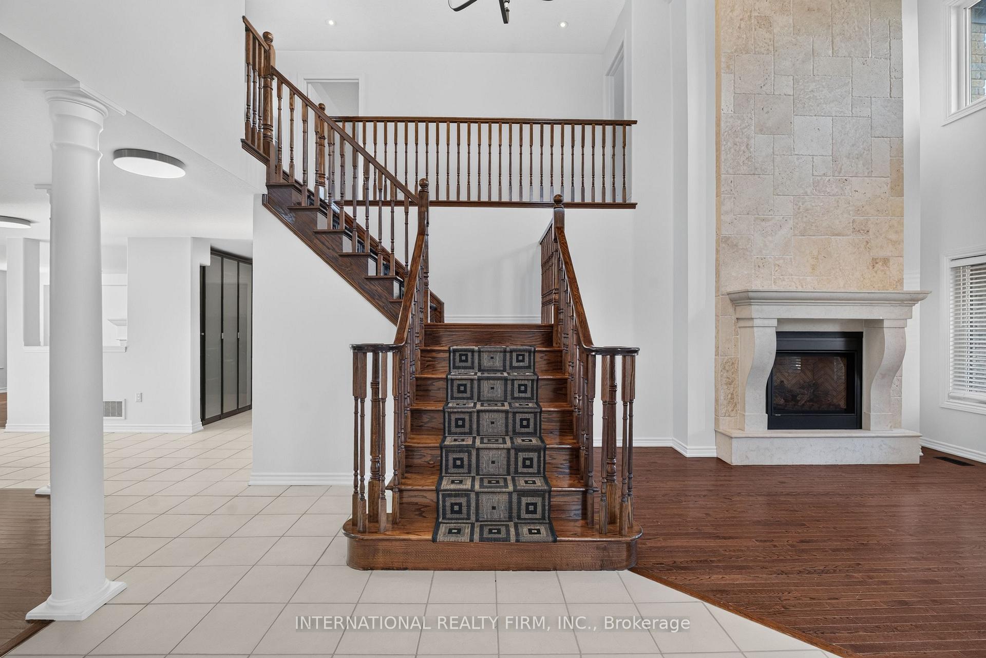 Photo 20 of 60 Prince William Way W, Barrie, Innis-Shore — HOMEH
