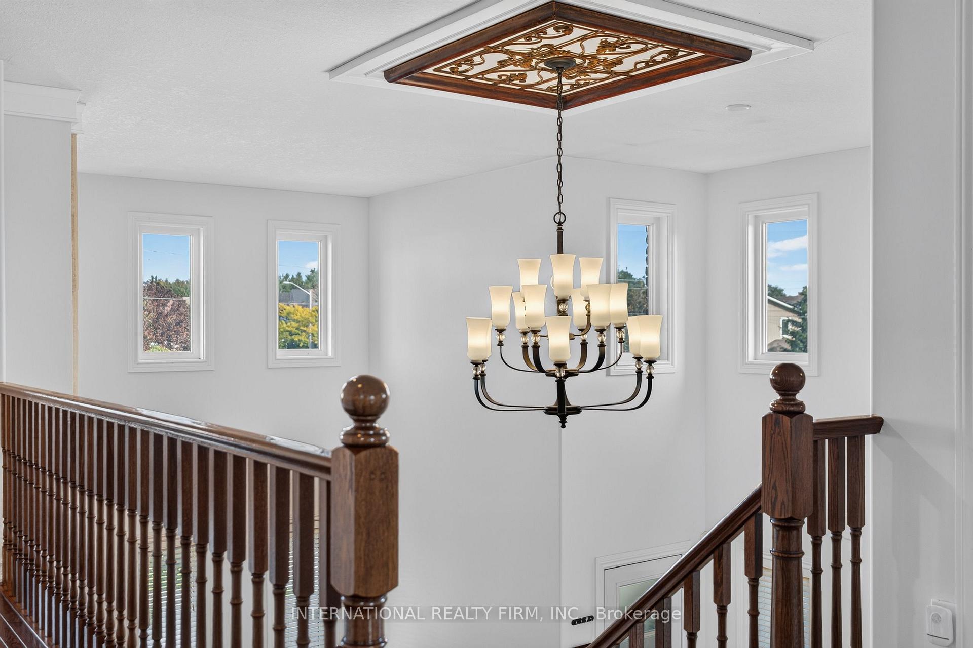 Photo 22 of 60 Prince William Way W, Barrie, Innis-Shore — HOMEH