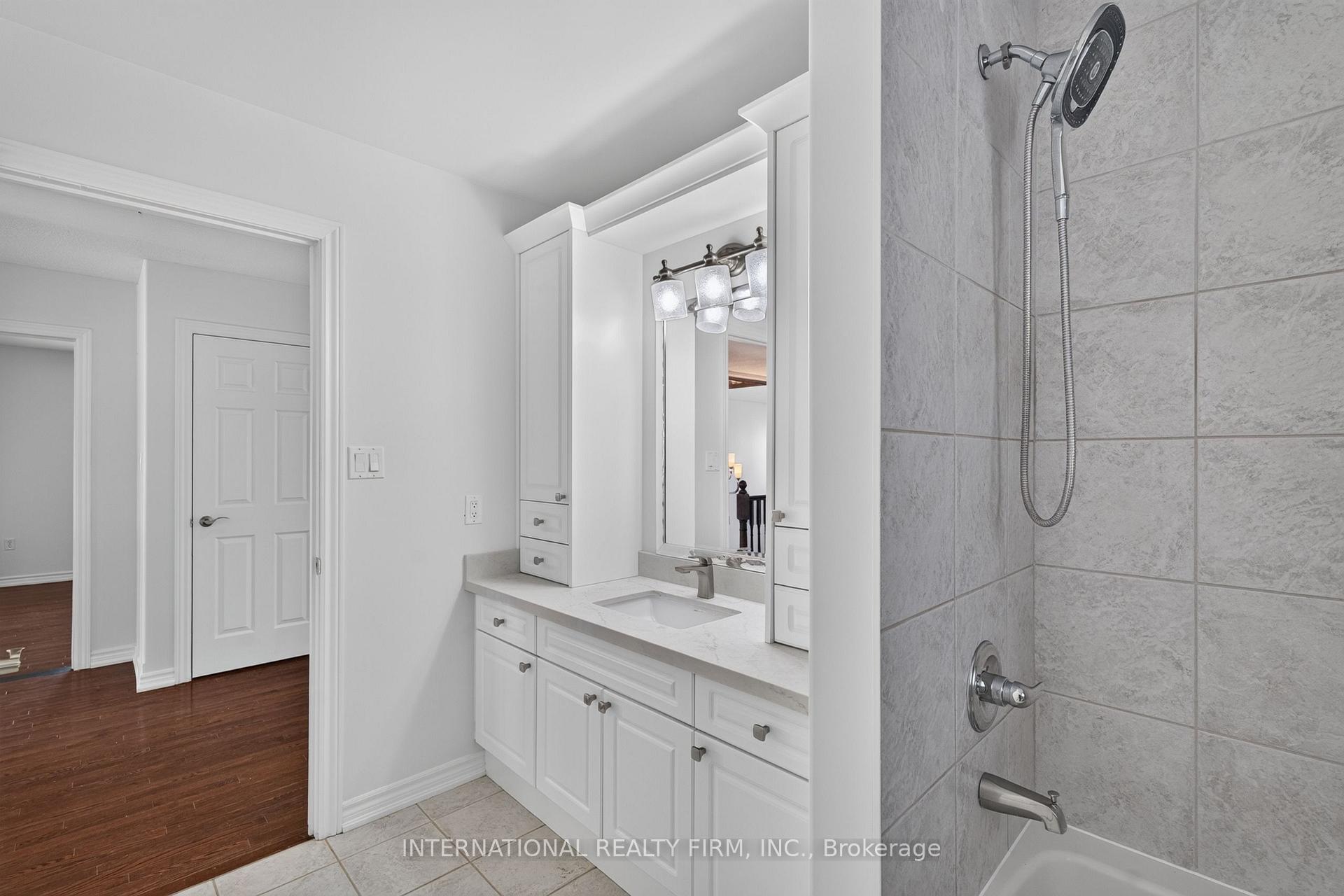 Photo 33 of 60 Prince William Way W, Barrie, Innis-Shore — HOMEH