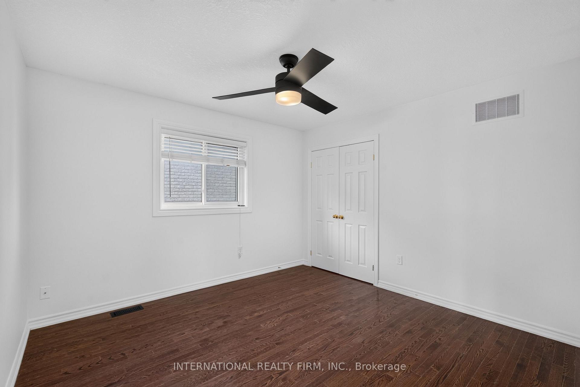 Photo 34 of 60 Prince William Way W, Barrie, Innis-Shore — HOMEH