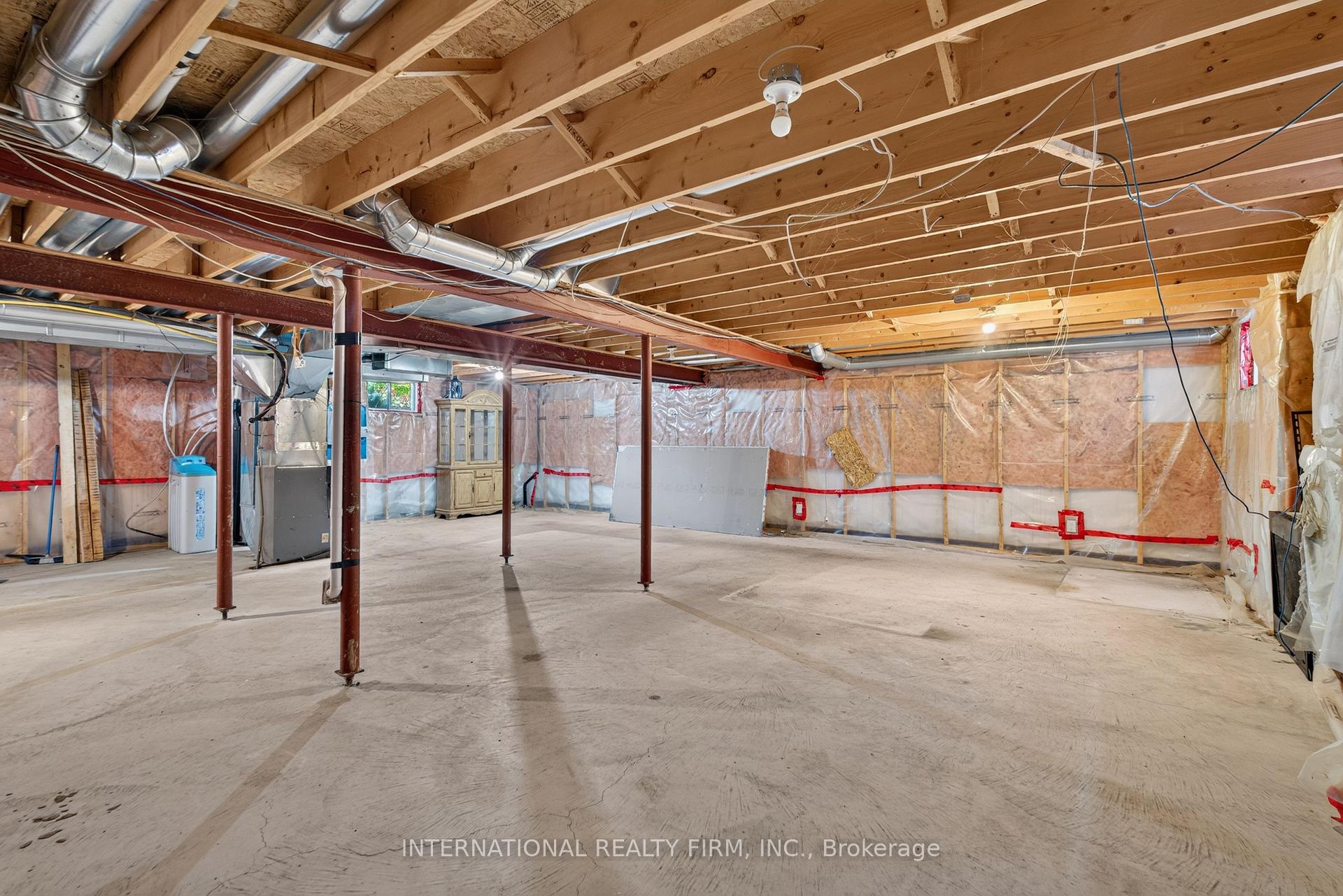 Photo 38 of 60 Prince William Way W, Barrie, Innis-Shore — HOMEH