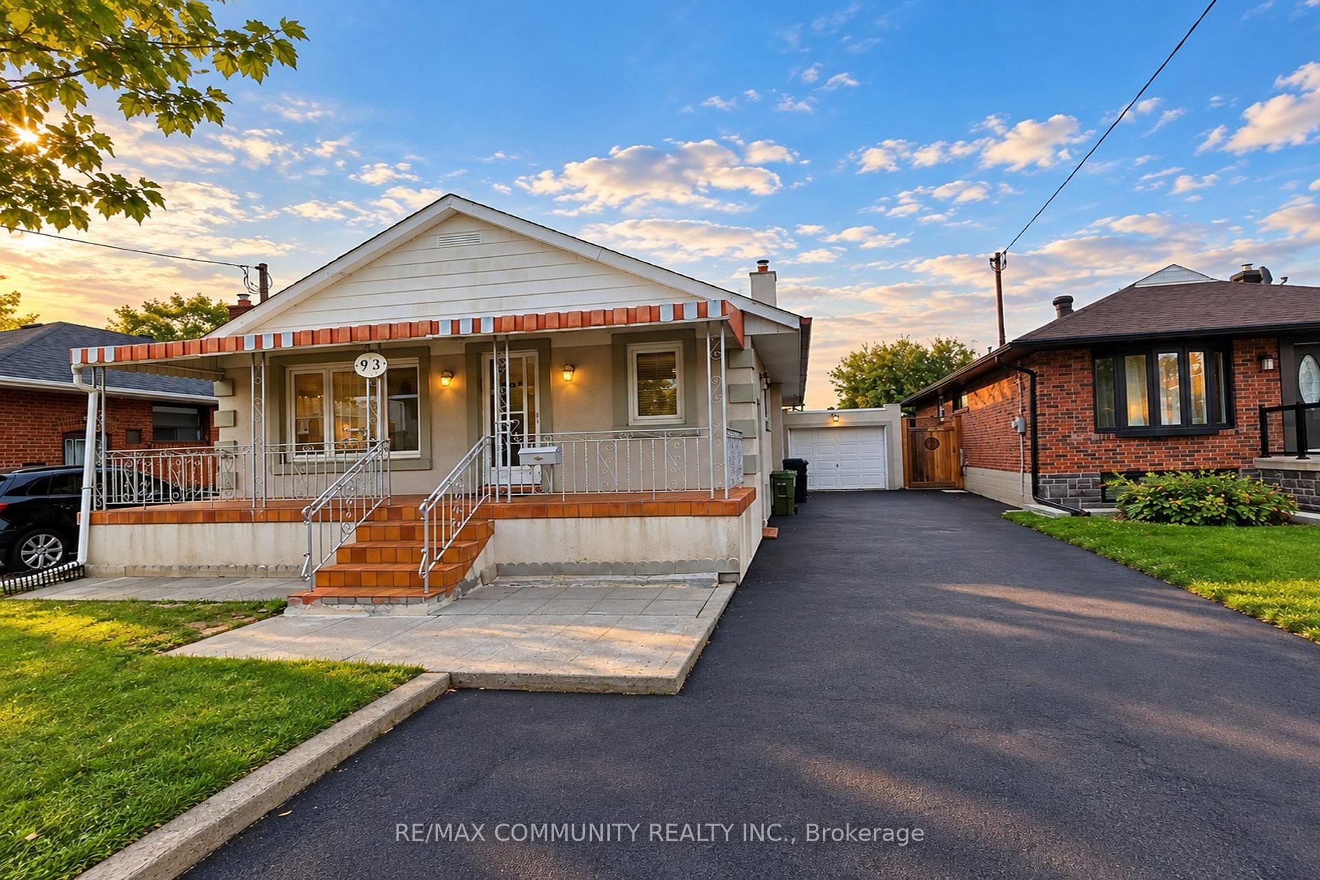 Photo 2 of 93 Waringstown Drive, Scarborough, Wexford-Maryvale — HOMEH