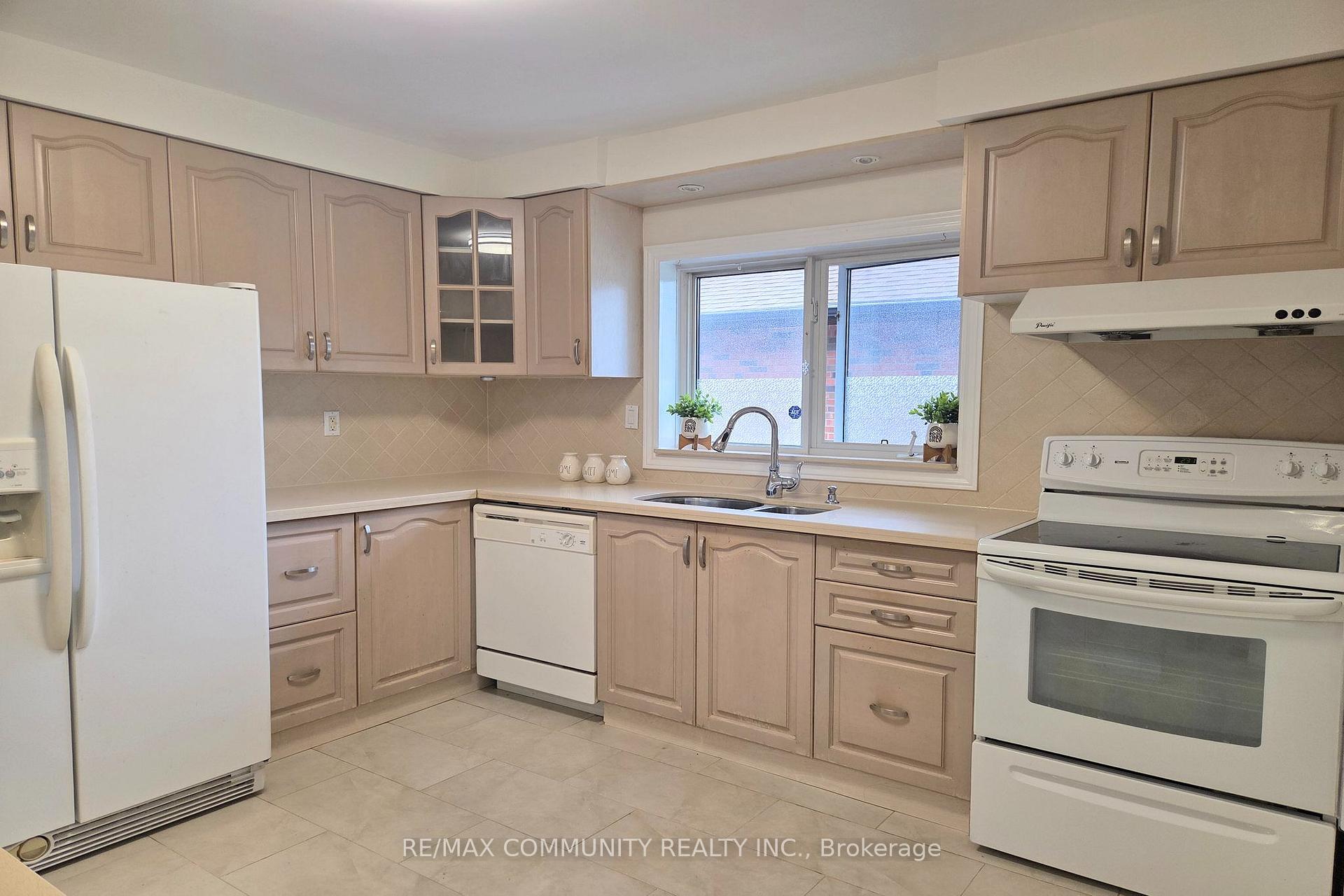 Photo 12 of 93 Waringstown Drive, Scarborough, Wexford-Maryvale — HOMEH