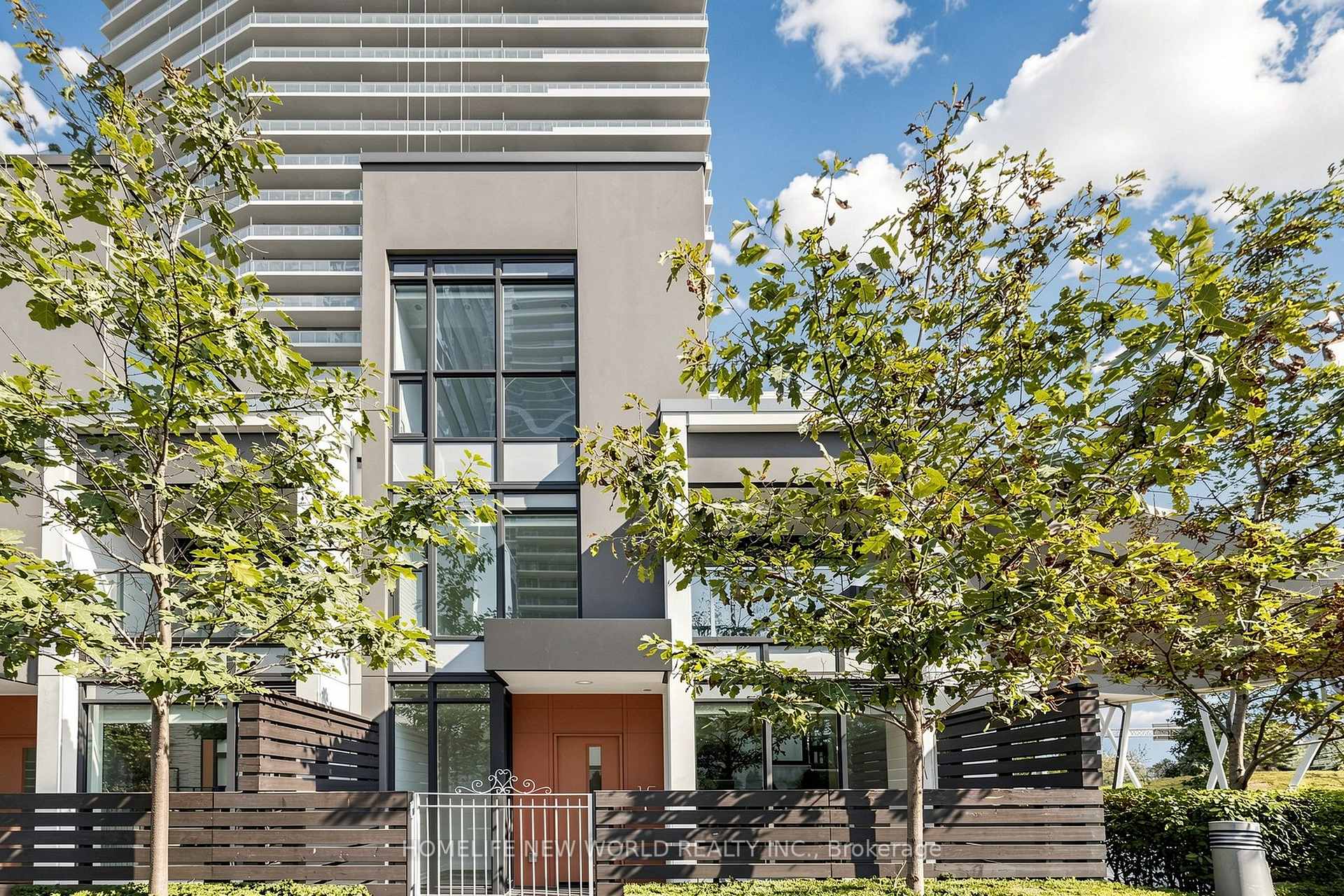 Photo 3 of Unit TH15, 113 McMahon Drive, North York, Bayview Village — HOMEH