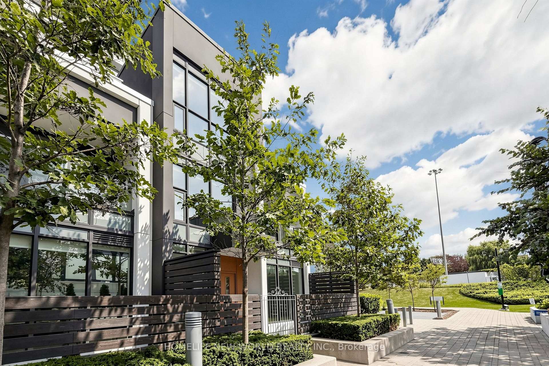 Photo 5 of Unit TH15, 113 McMahon Drive, North York, Bayview Village — HOMEH