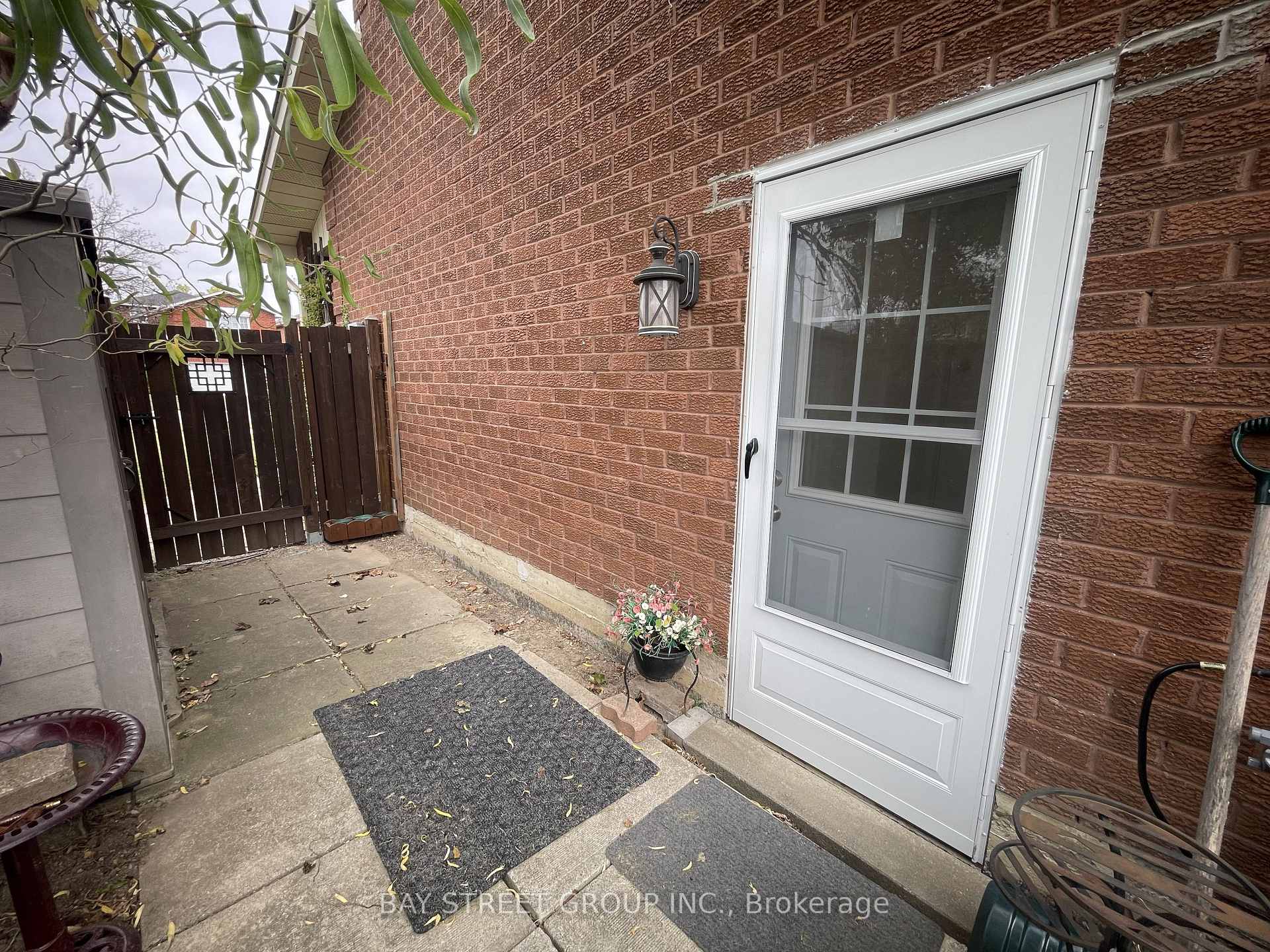Photo 2 of 1 Tralee (Lower) Street, Brampton, Heart Lake West — HOMEH